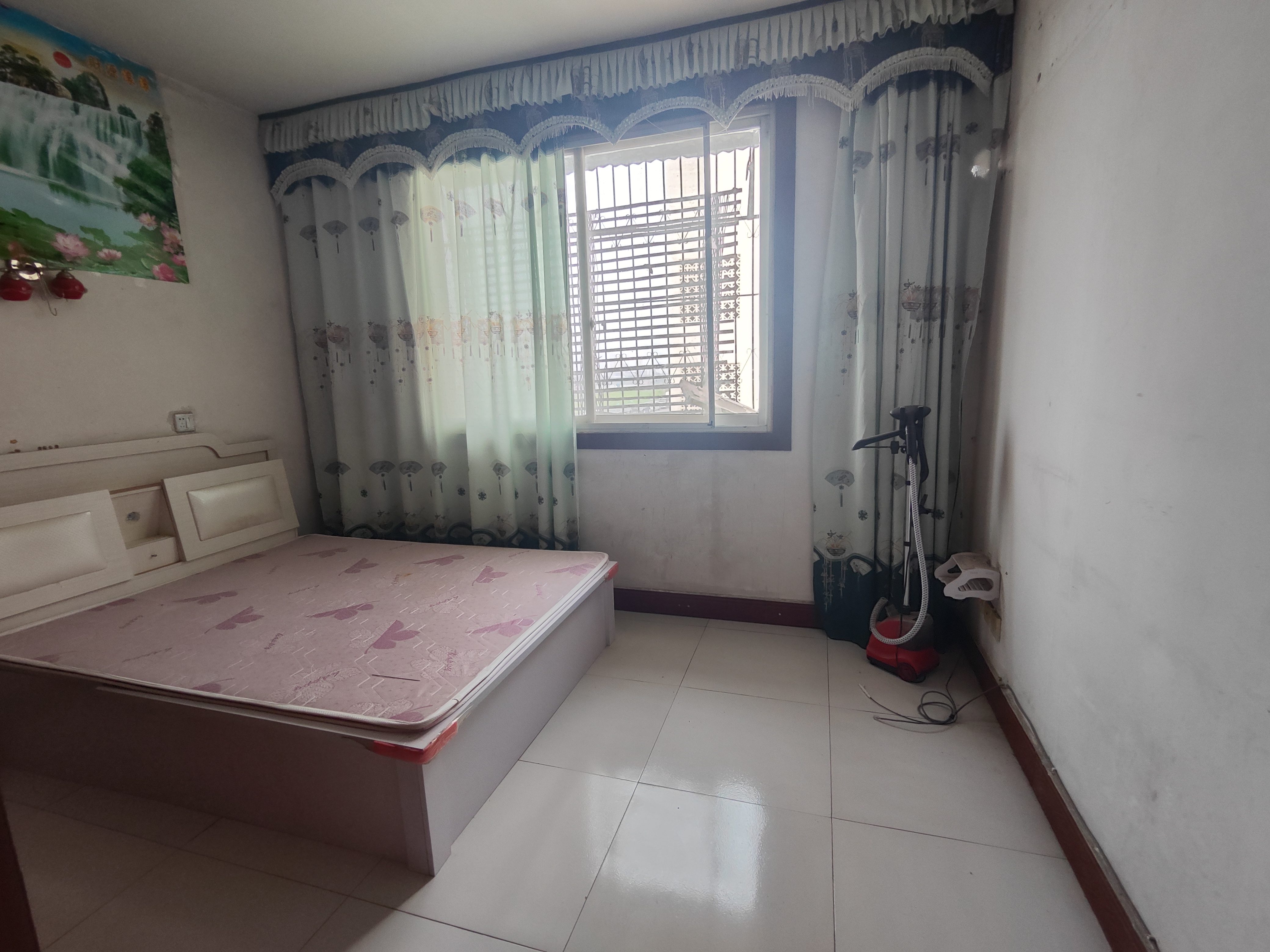 逢春花园.精装大两房.步梯三楼.证件满二