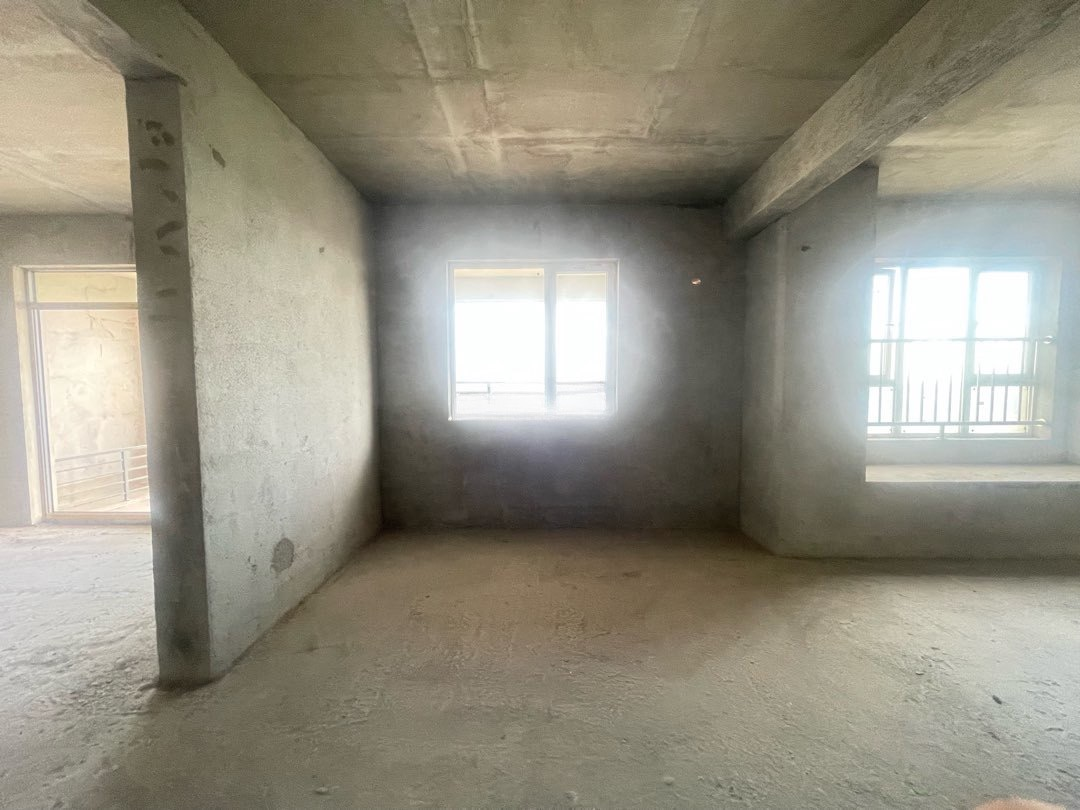 新城名都，三开间朝南，大阳台，中间楼层