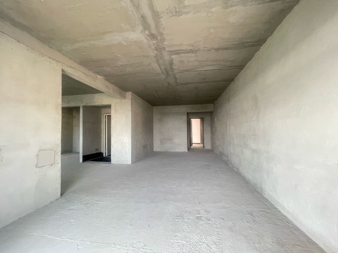 新城名都，三开间朝南，大阳台，中间楼层