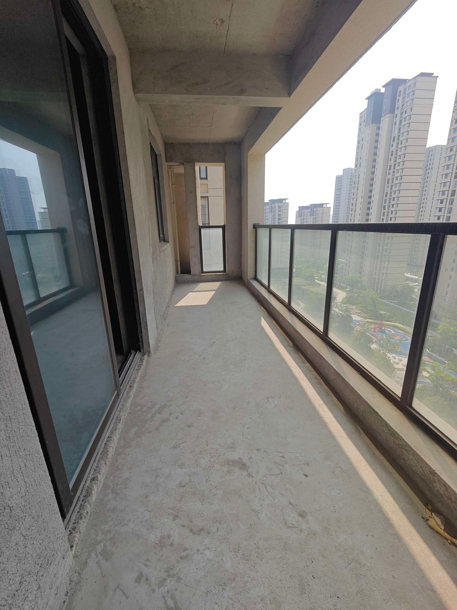 城南锦绣江山望府，大阳台，中间楼层