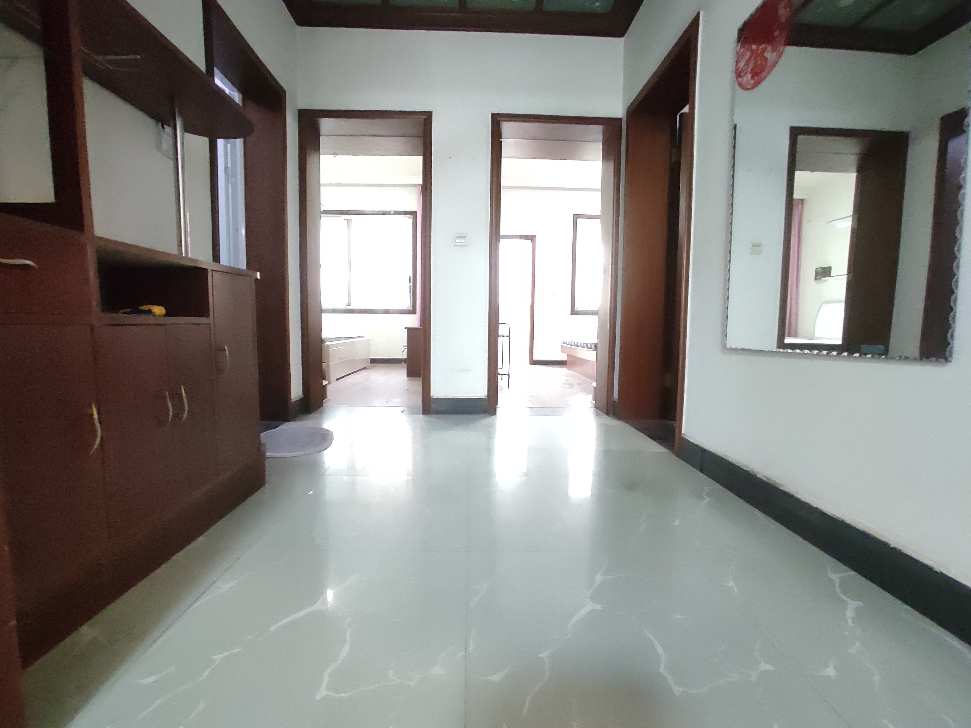 德政园枫丹苑.精装三房.中间楼层送地下室.证件满二.看房方便