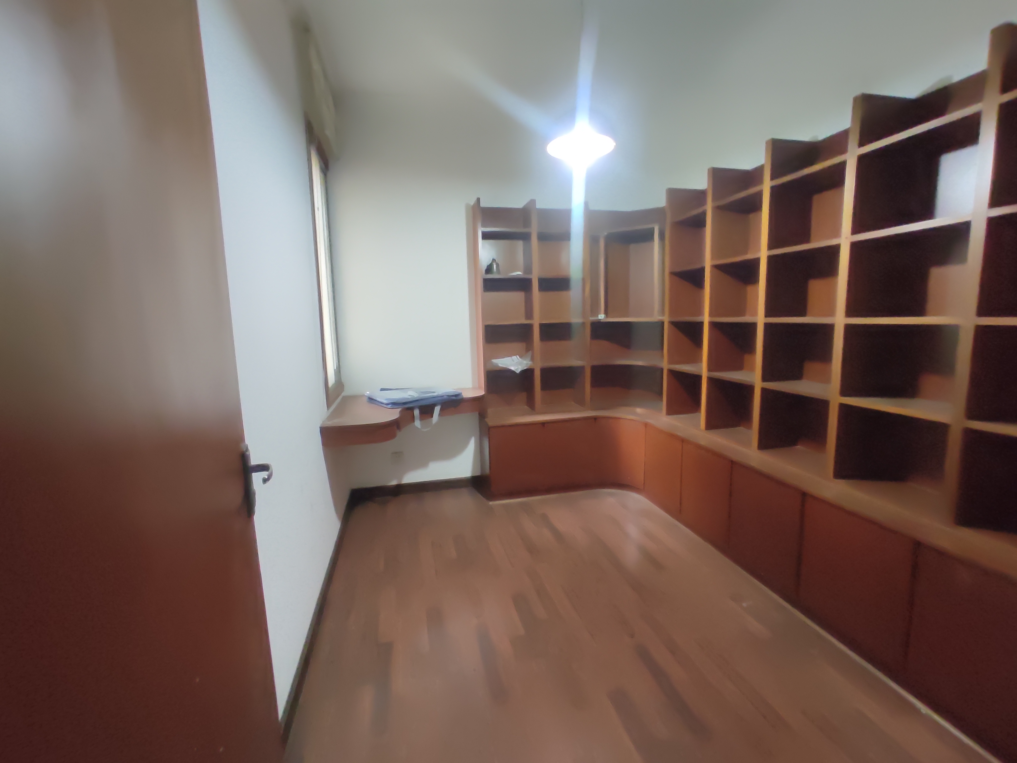 德政园枫丹苑.精装三房.中间楼层送地下室.证件满二.看房方便