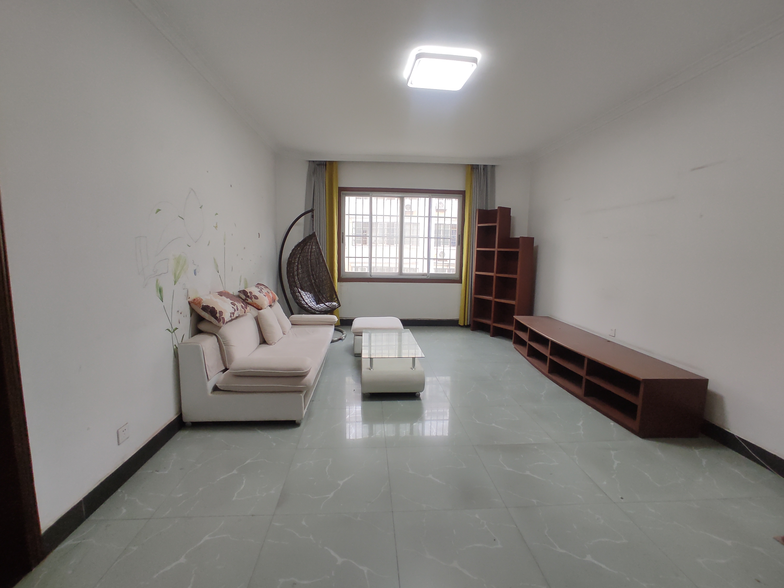 德政园枫丹苑.精装三房.中间楼层送地下室.证件满二.看房方便