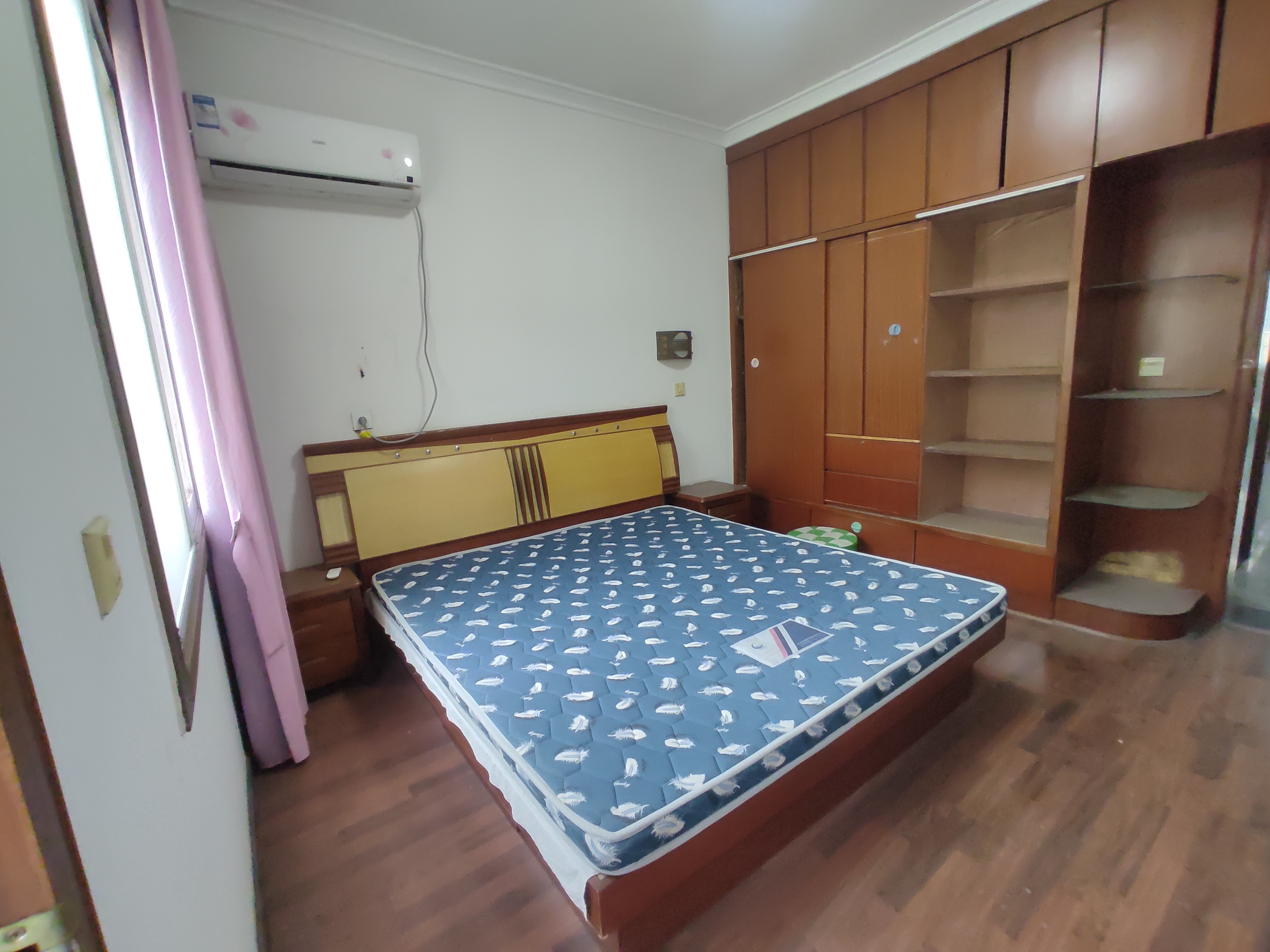 德政园枫丹苑.精装三房.中间楼层送地下室.证件满二.看房方便