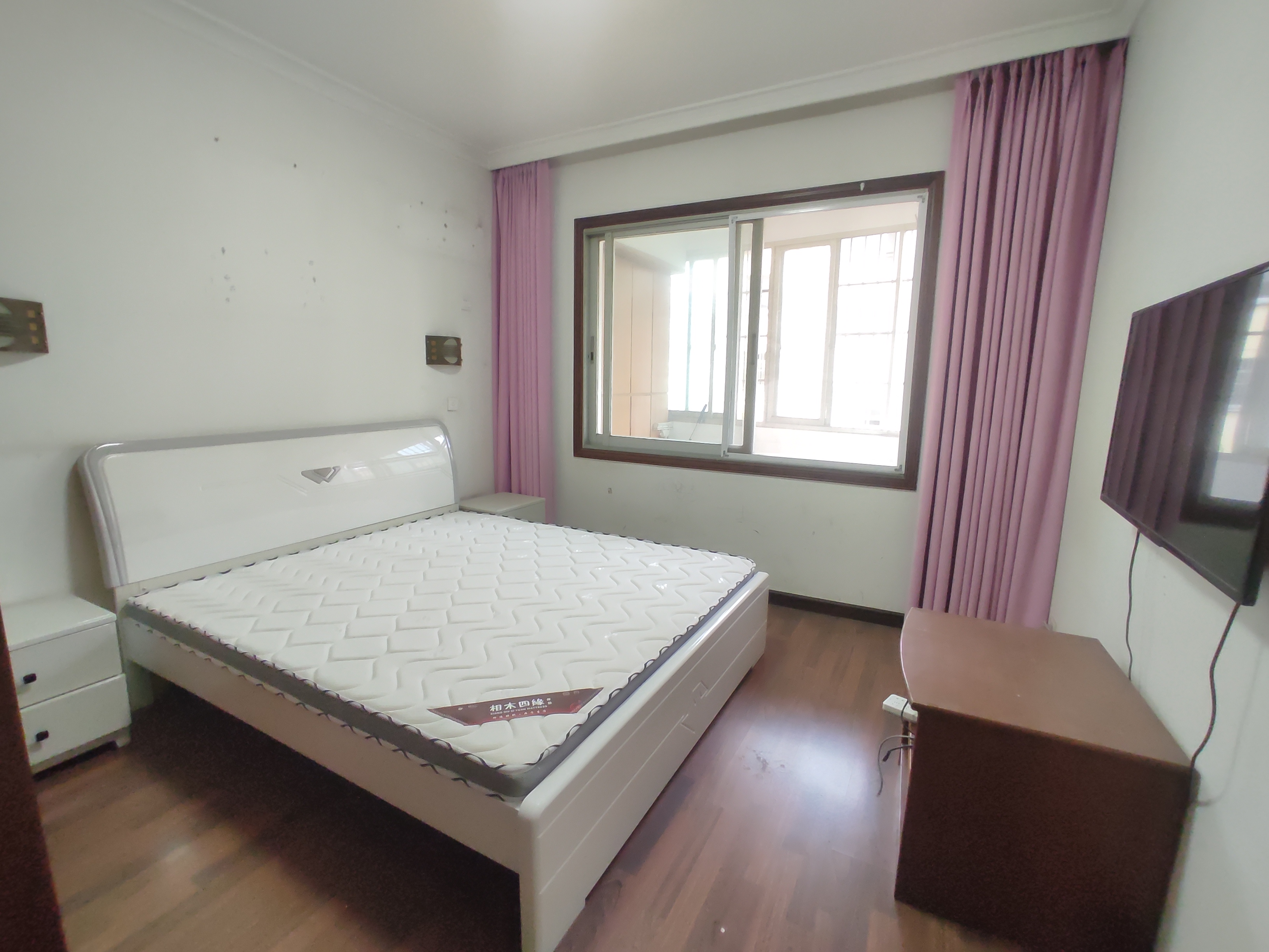 德政园枫丹苑.精装三房.中间楼层送地下室.证件满二.看房方便