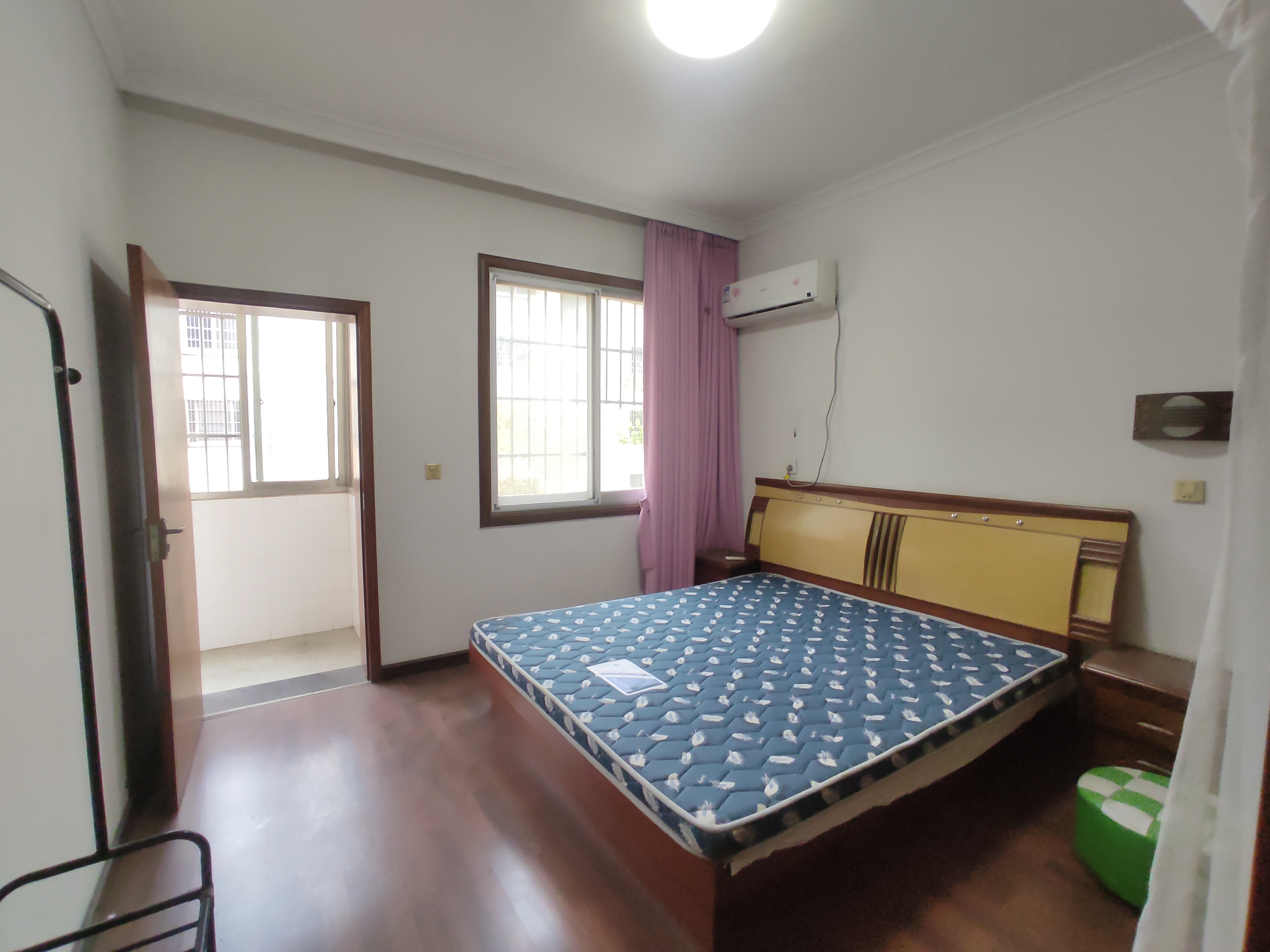 德政园枫丹苑.精装三房.中间楼层送地下室.证件满二.看房方便