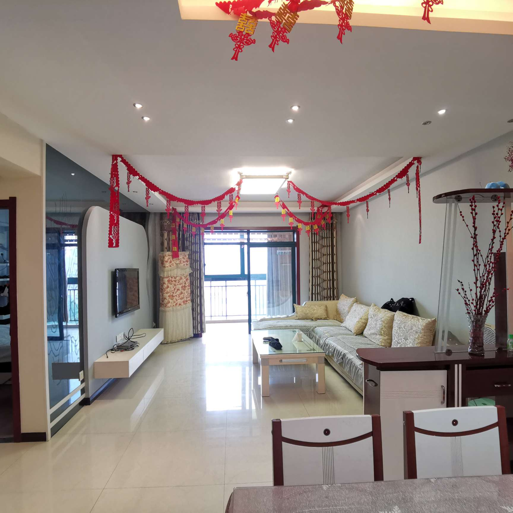 车站对面时代广场，交通便利，采光好