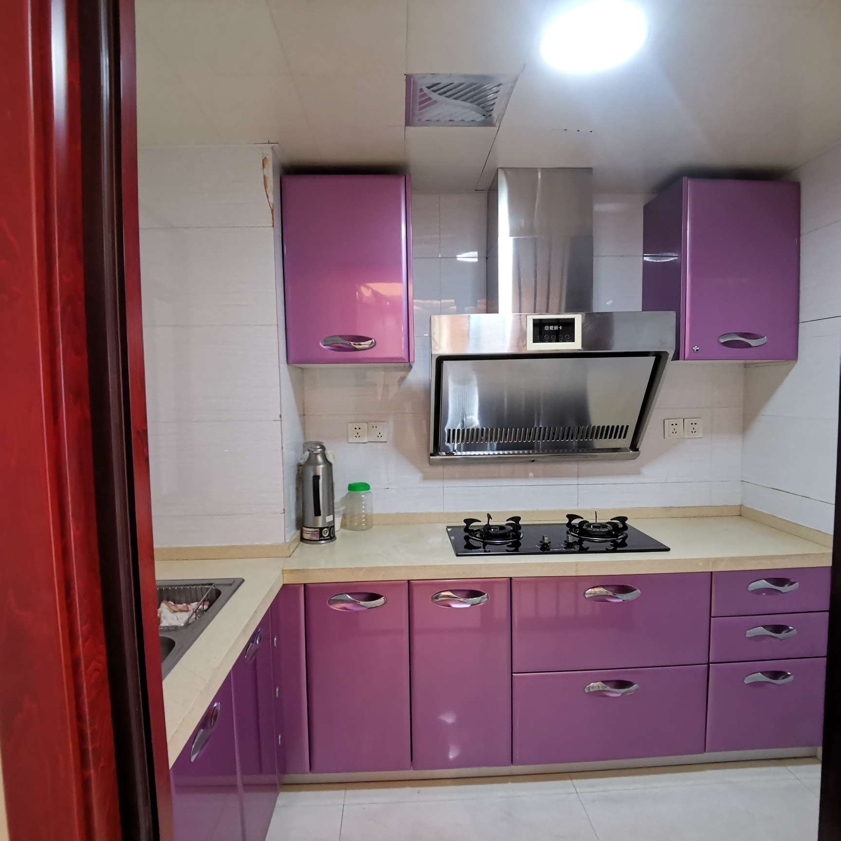 车站对面时代广场，交通便利，采光好