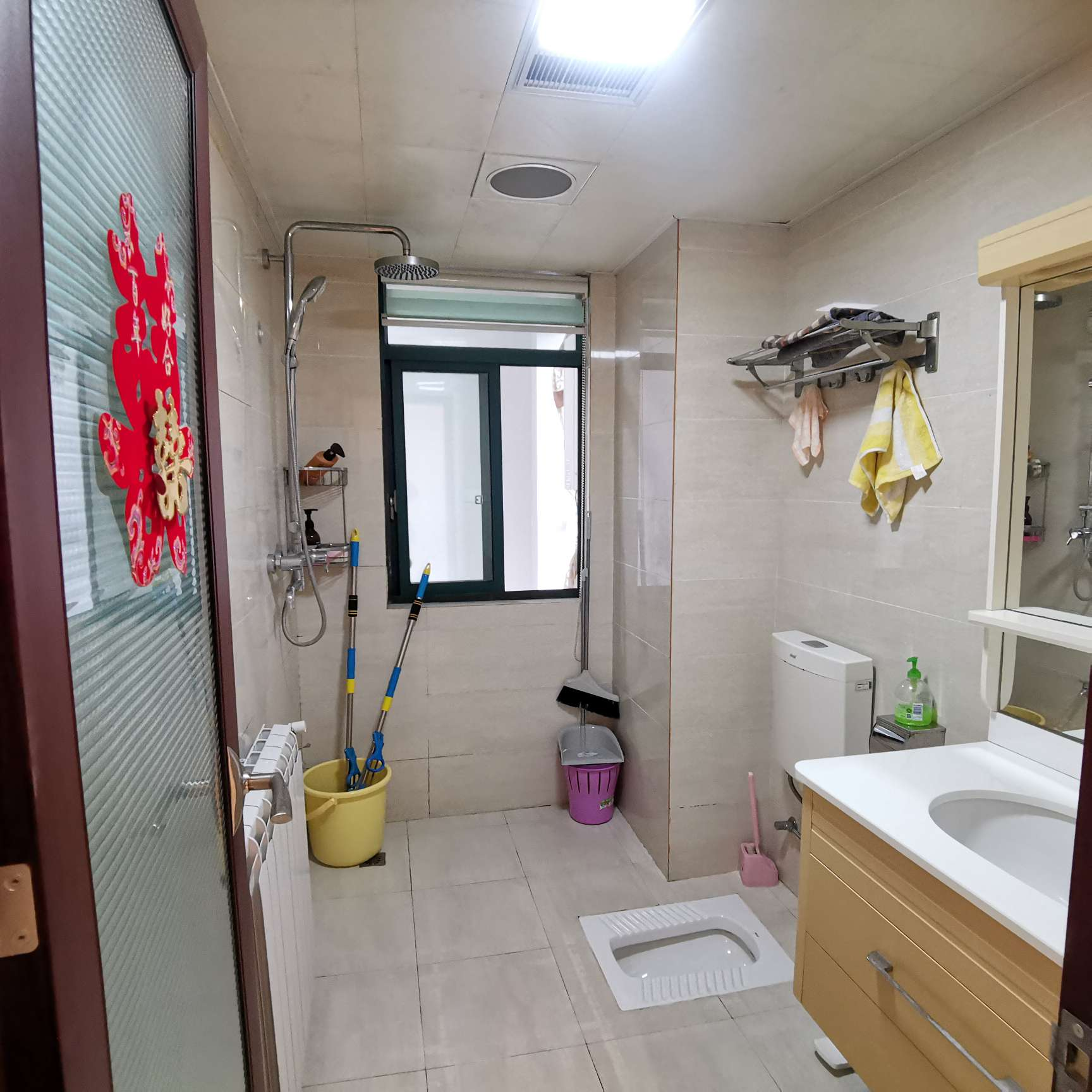 车站对面时代广场，交通便利，采光好