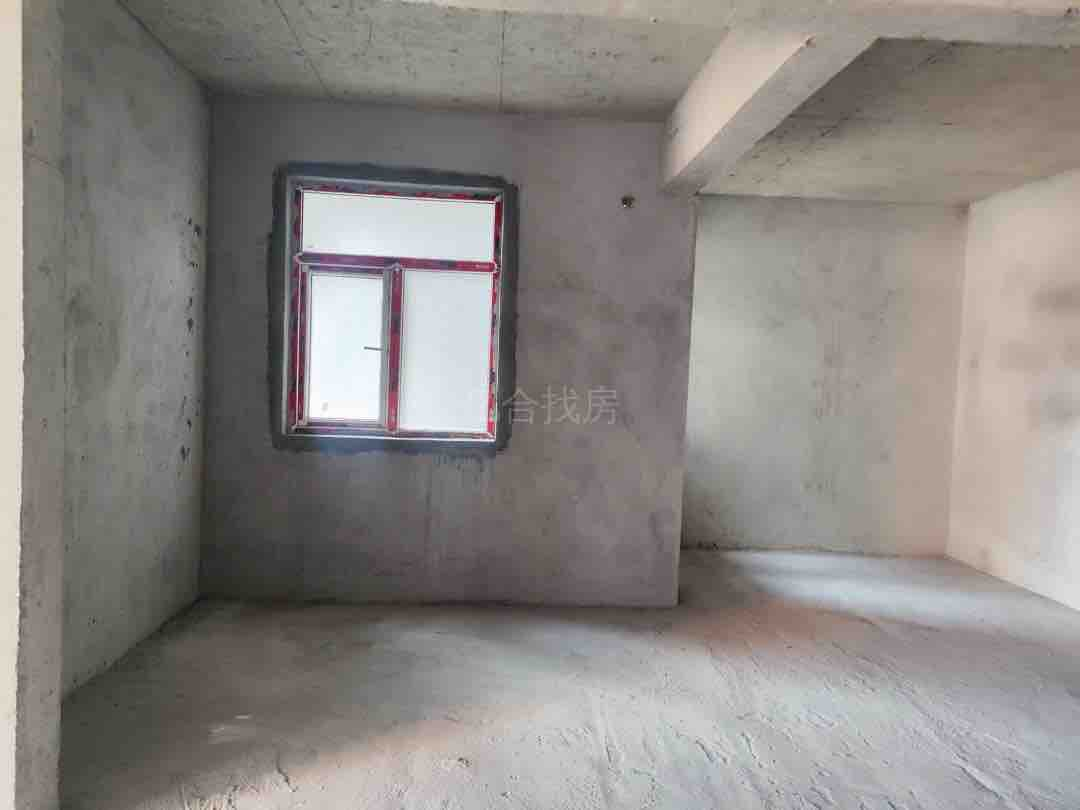 天诚缘毛坯三房，楼层好，地段好