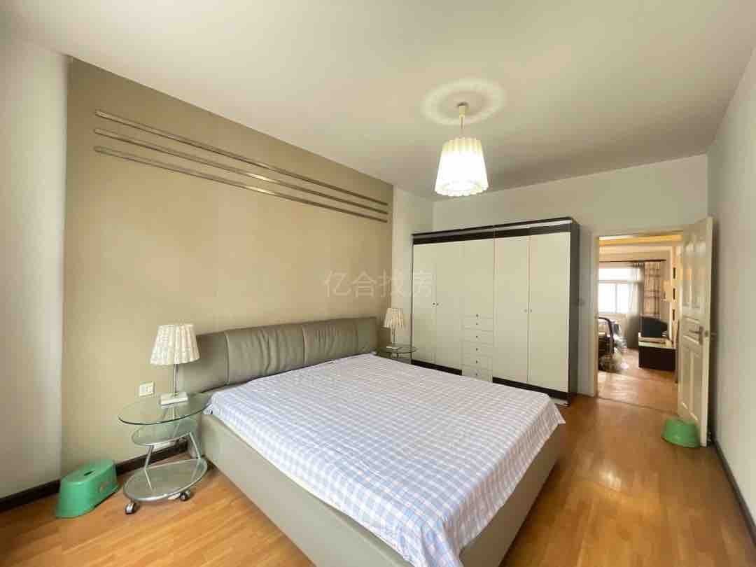 复州花园49栋，地段好，采光好