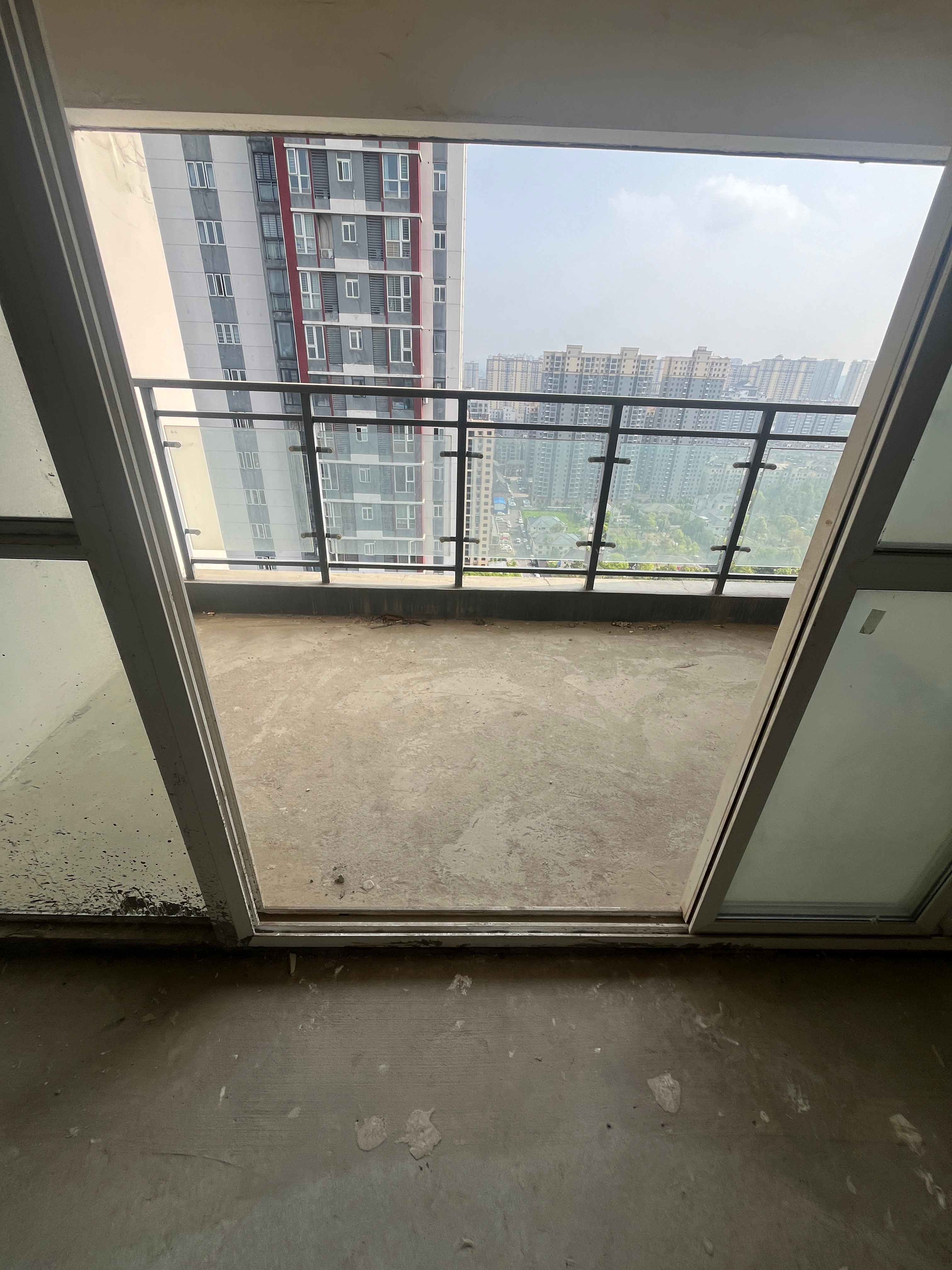 福星城毛坯三房，楼层好，采光好，地段好