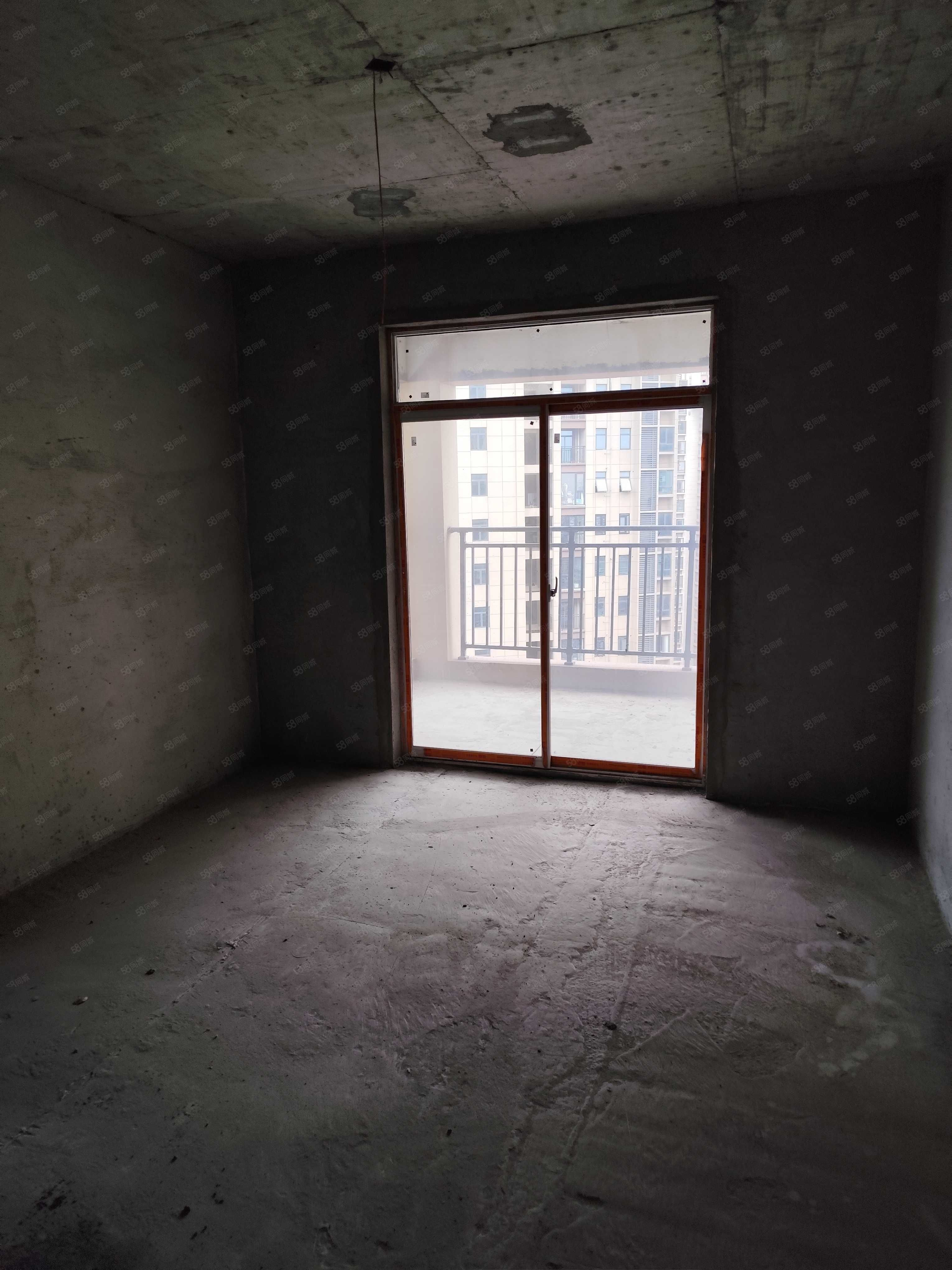 康湾熙岸毛坯三房