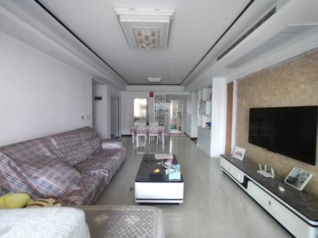 新城壹号小高层凤凰层，地段好，采光好