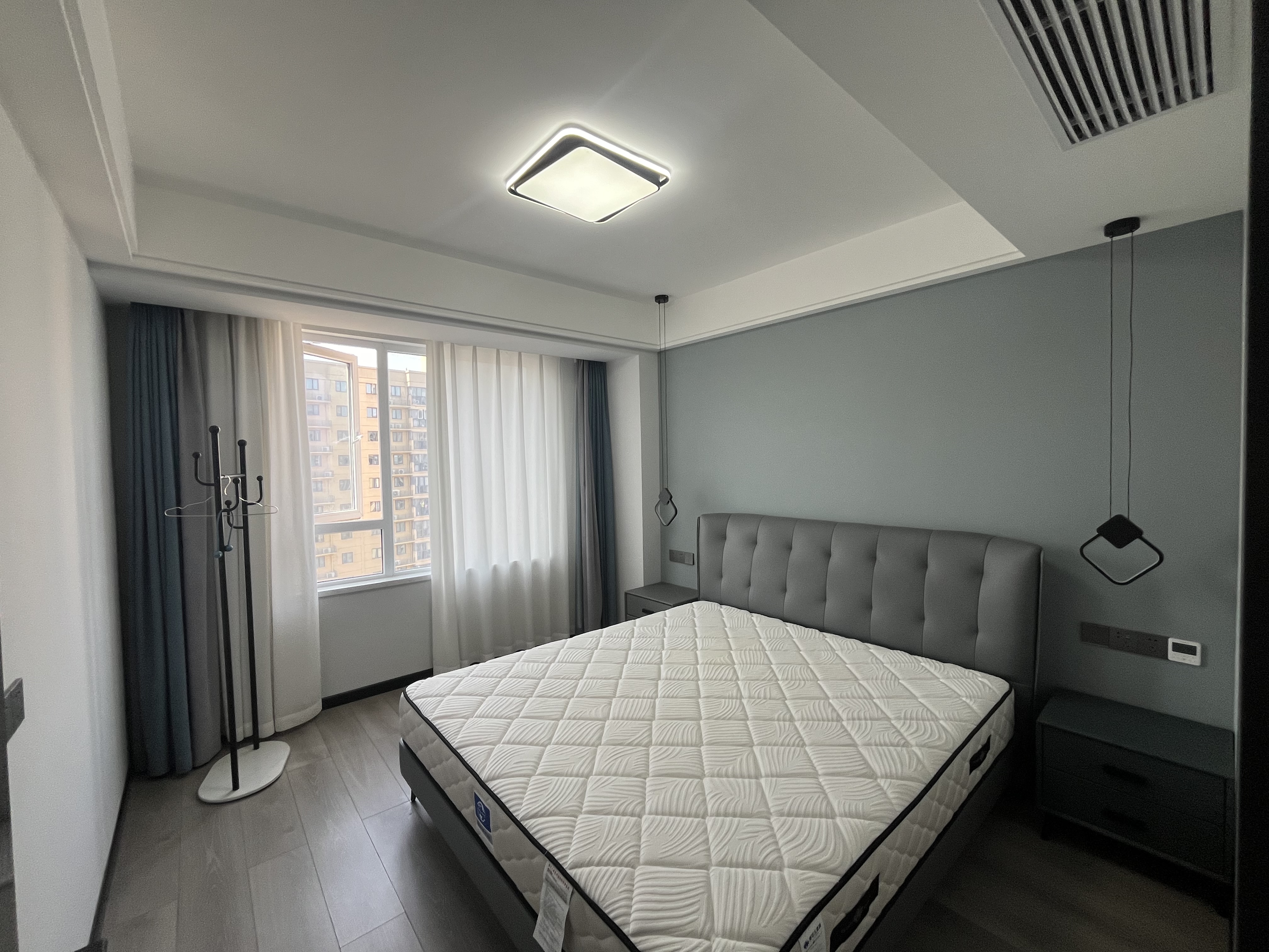 满庭春全新装修两房视野无遮挡房东基本未住