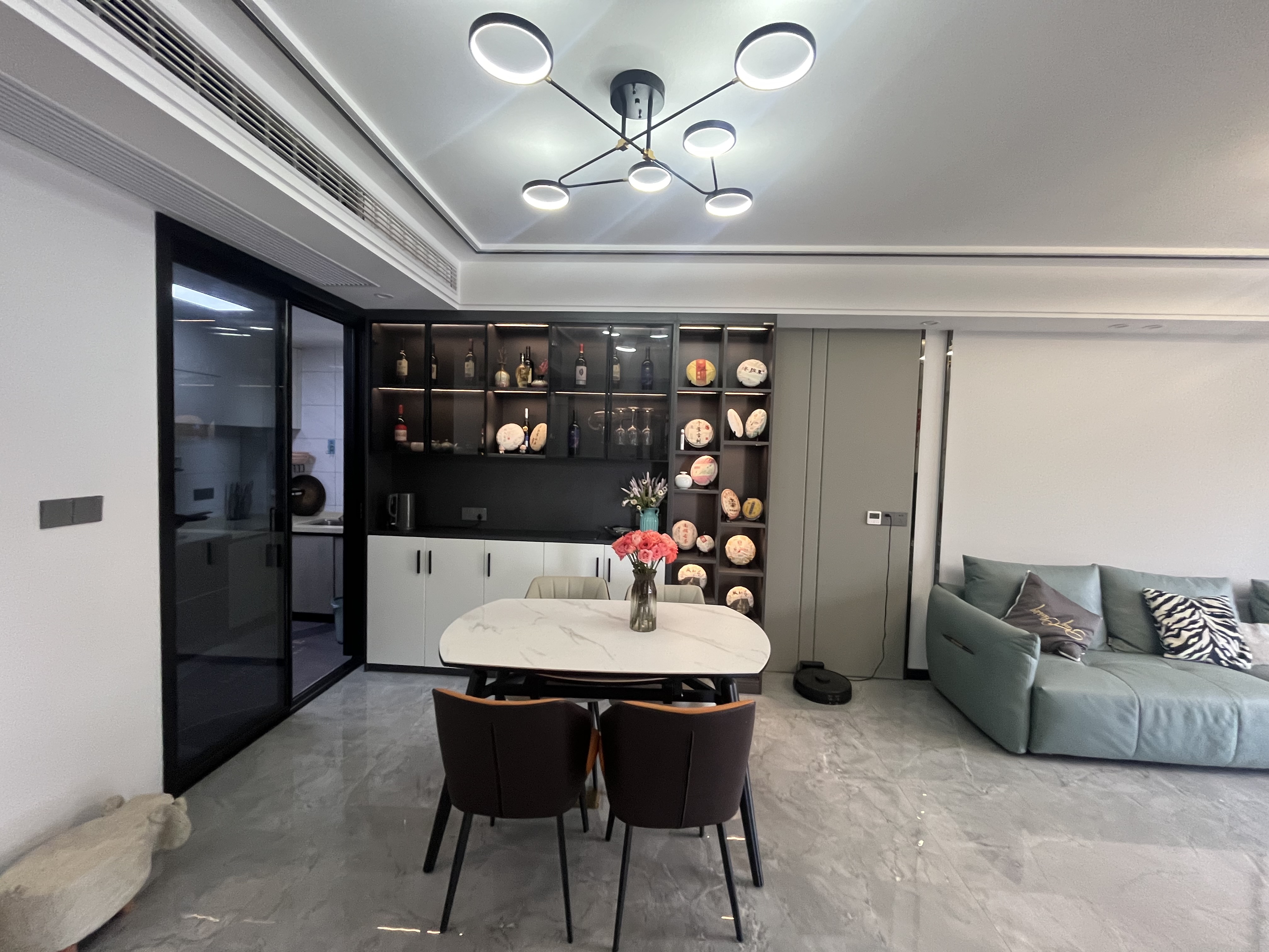 满庭春全新装修两房视野无遮挡房东基本未住