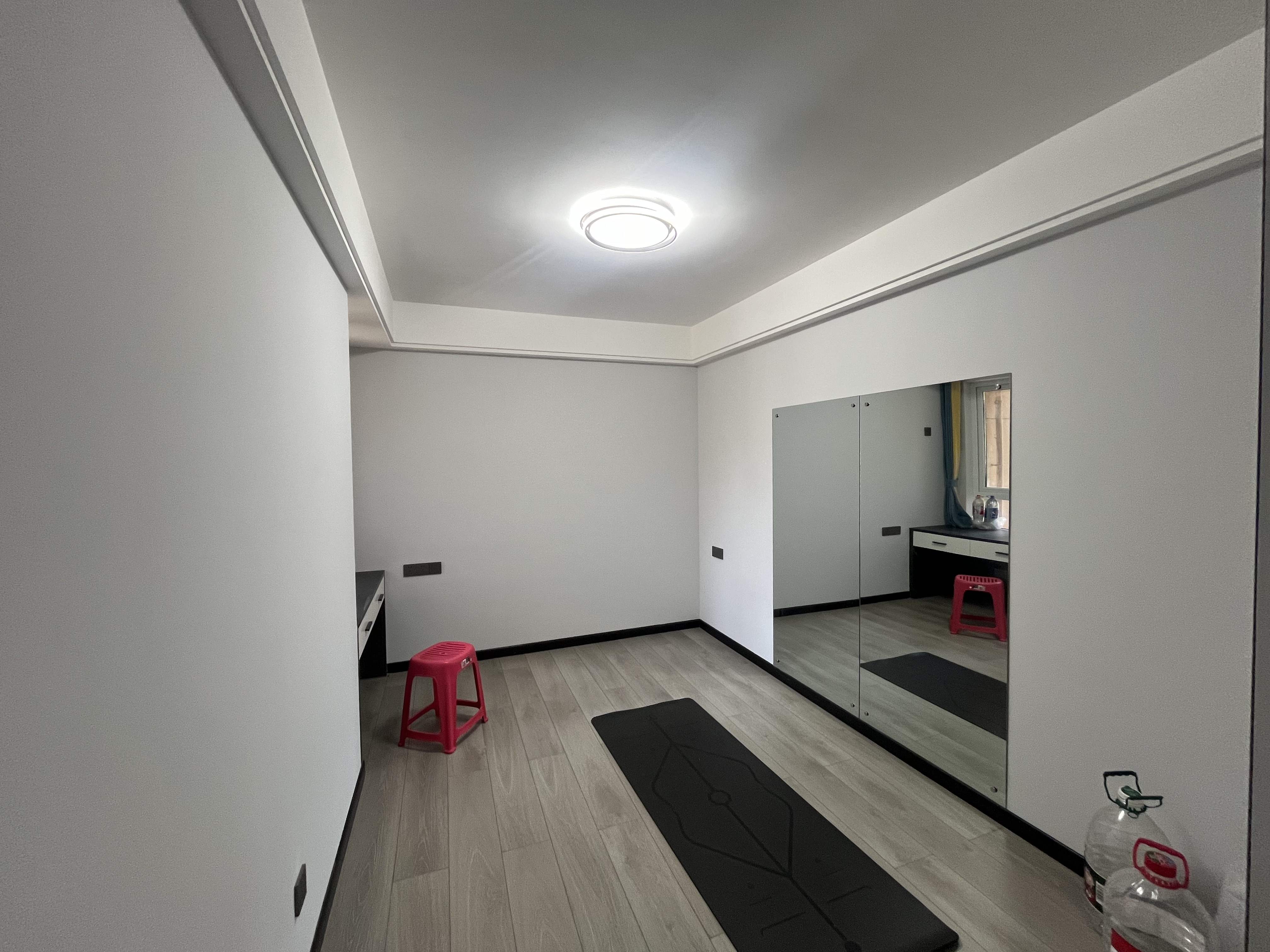 满庭春全新装修两房视野无遮挡房东基本未住