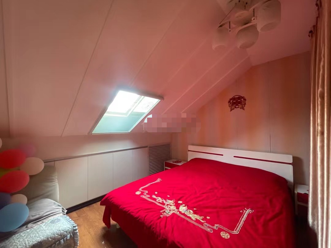 绿地华庭复式.精装三房两卫.小区环境好.证件满二.看房方便