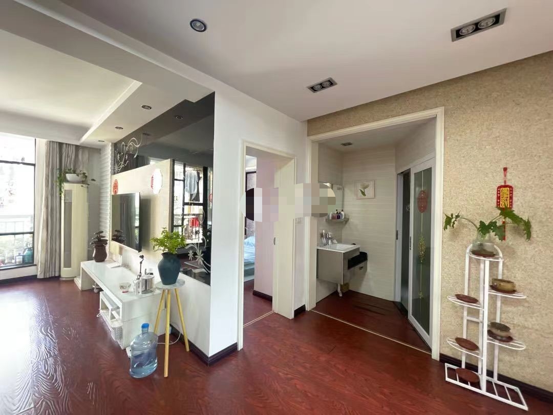 绿地华庭复式.精装三房两卫.小区环境好.证件满二.看房方便