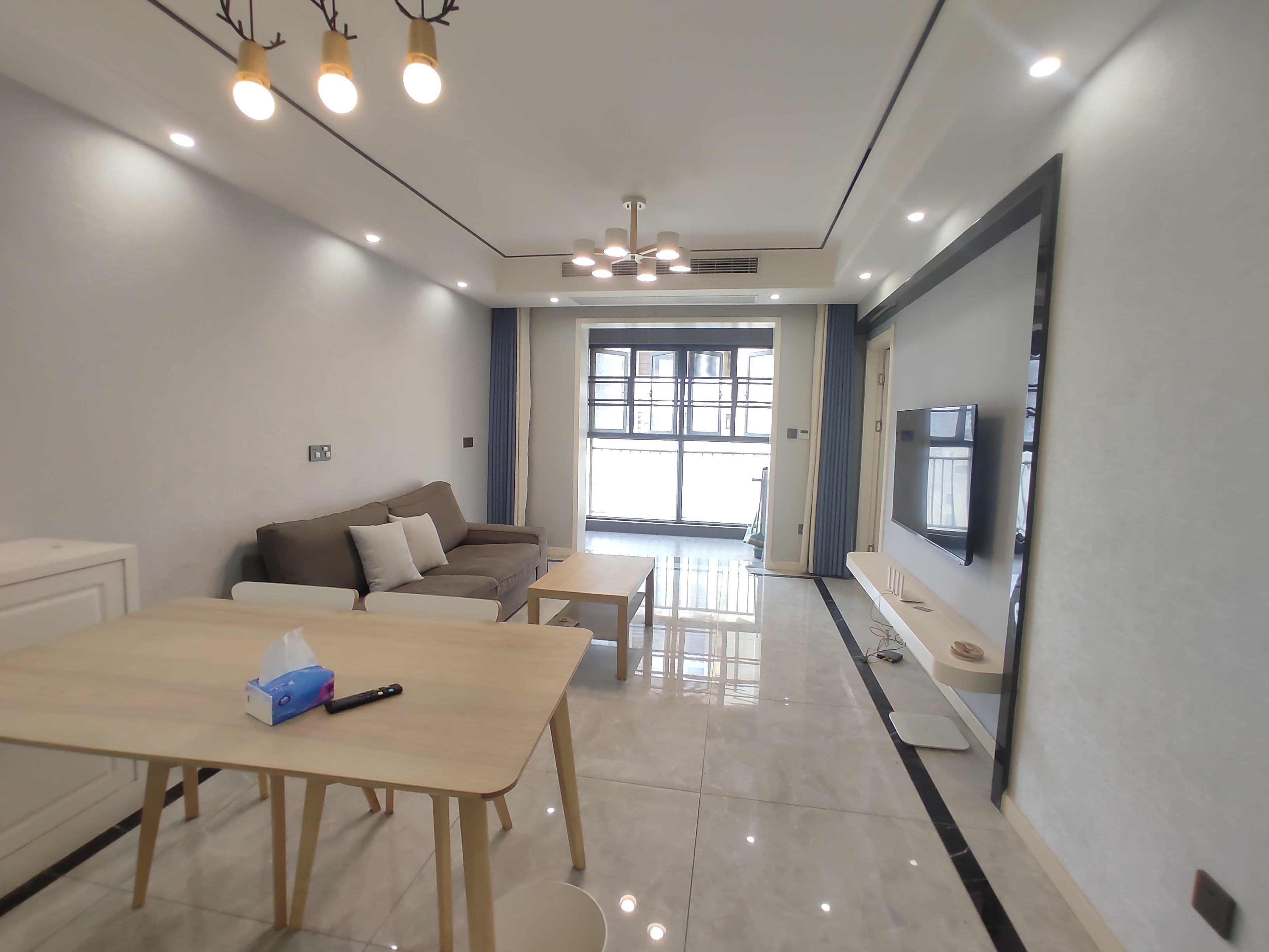 和合国际四期.精装三房.房子层色新.中间楼层.证件满二