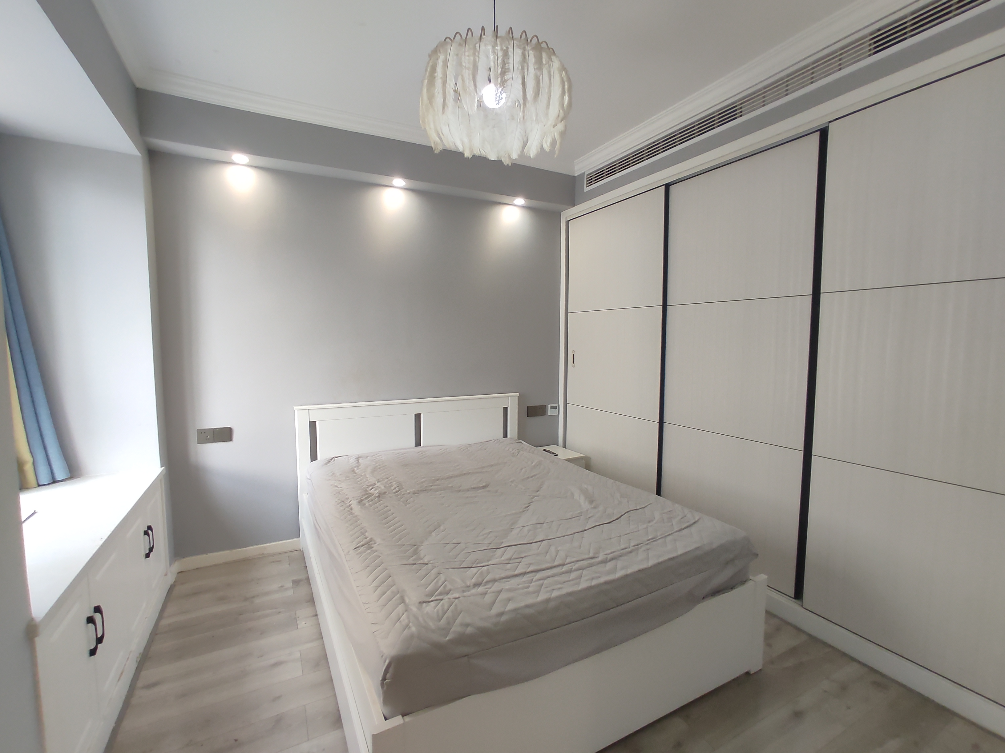 和合国际四期.精装三房.房子层色新.中间楼层.证件满二