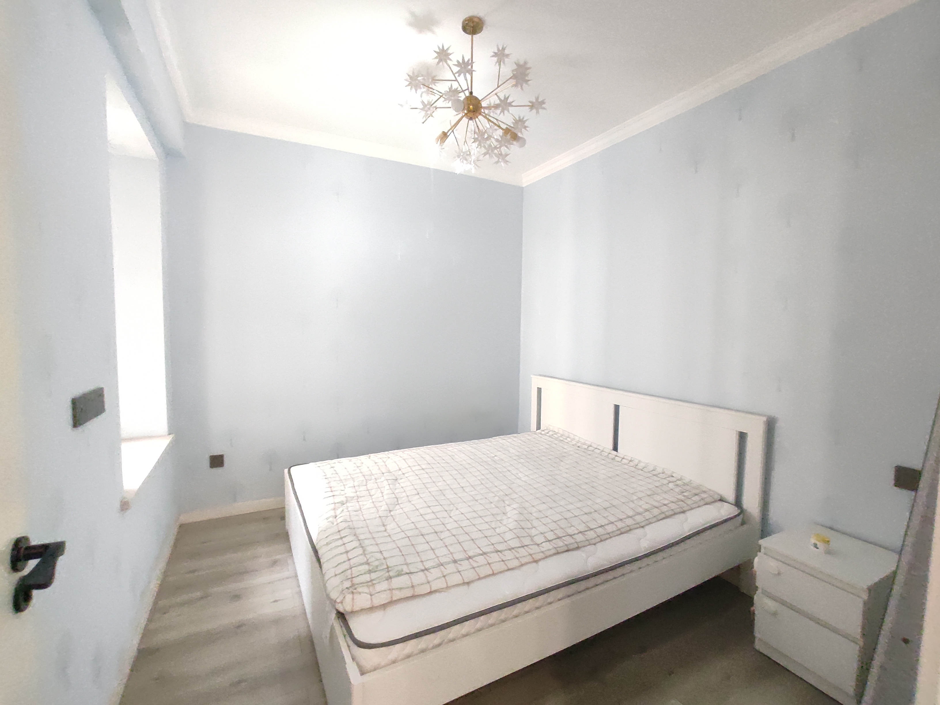 和合国际四期.精装三房.房子层色新.中间楼层.证件满二