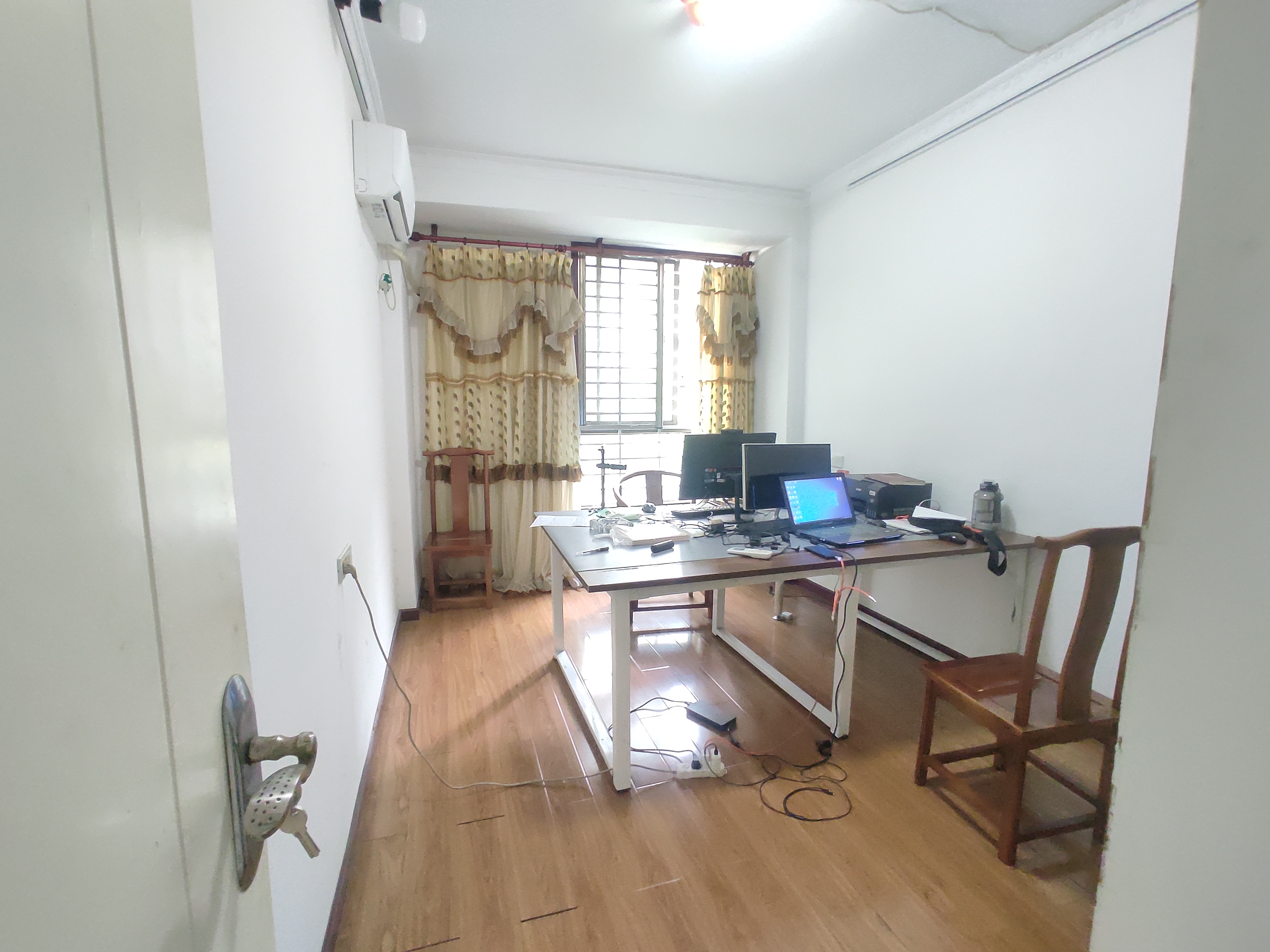 金诚花园.精装三房.看房方便