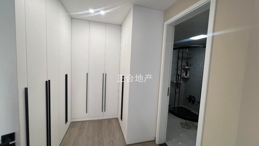 城南森林国际180平精装大平层，双阳台