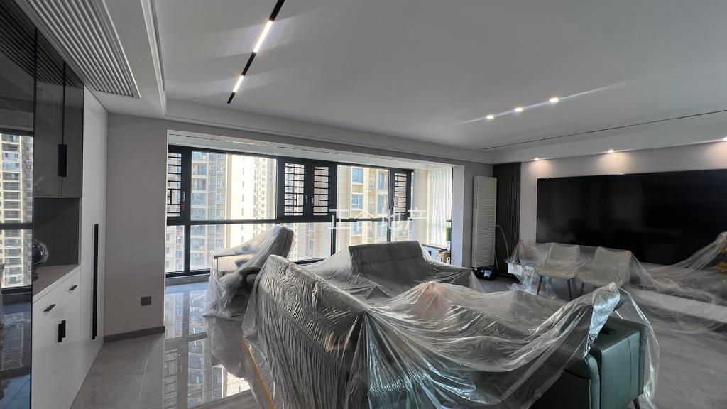 城南森林国际180平精装大平层，双阳台