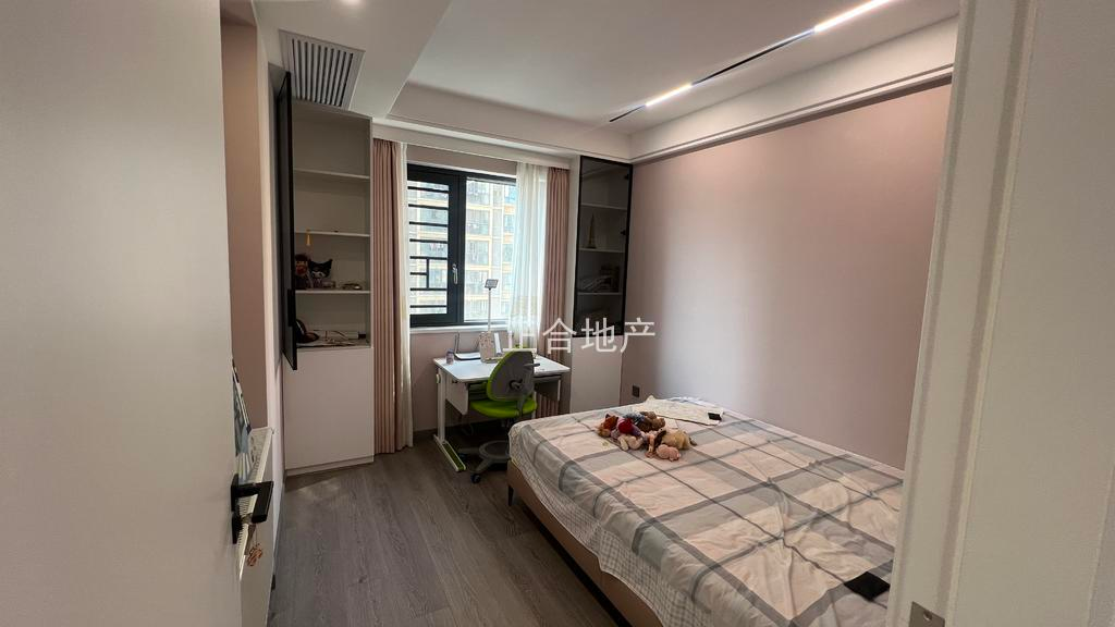 城南森林国际180平精装大平层，双阳台