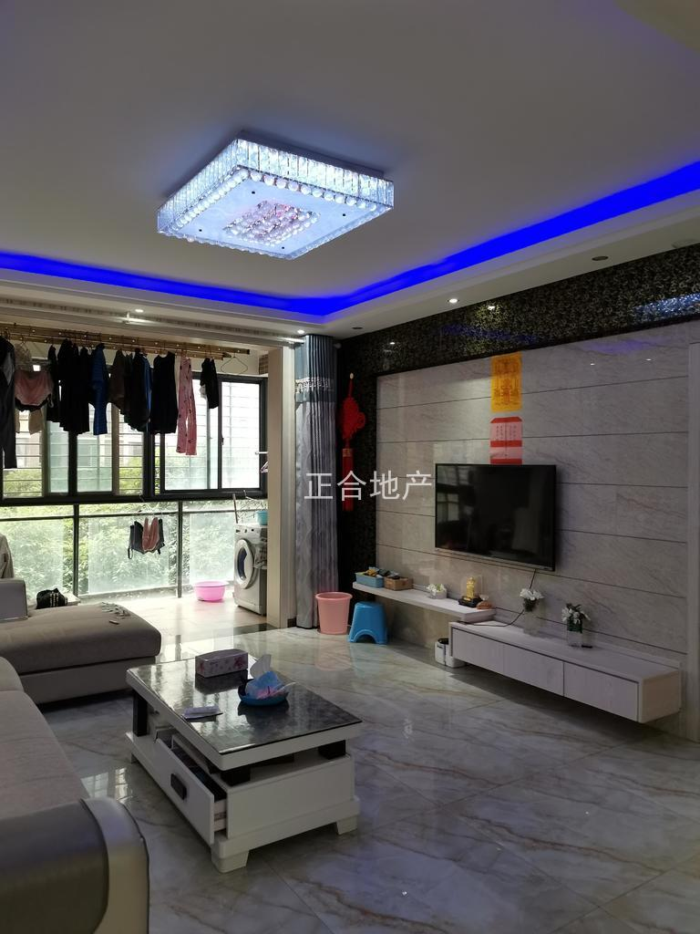 中央华府精装三房