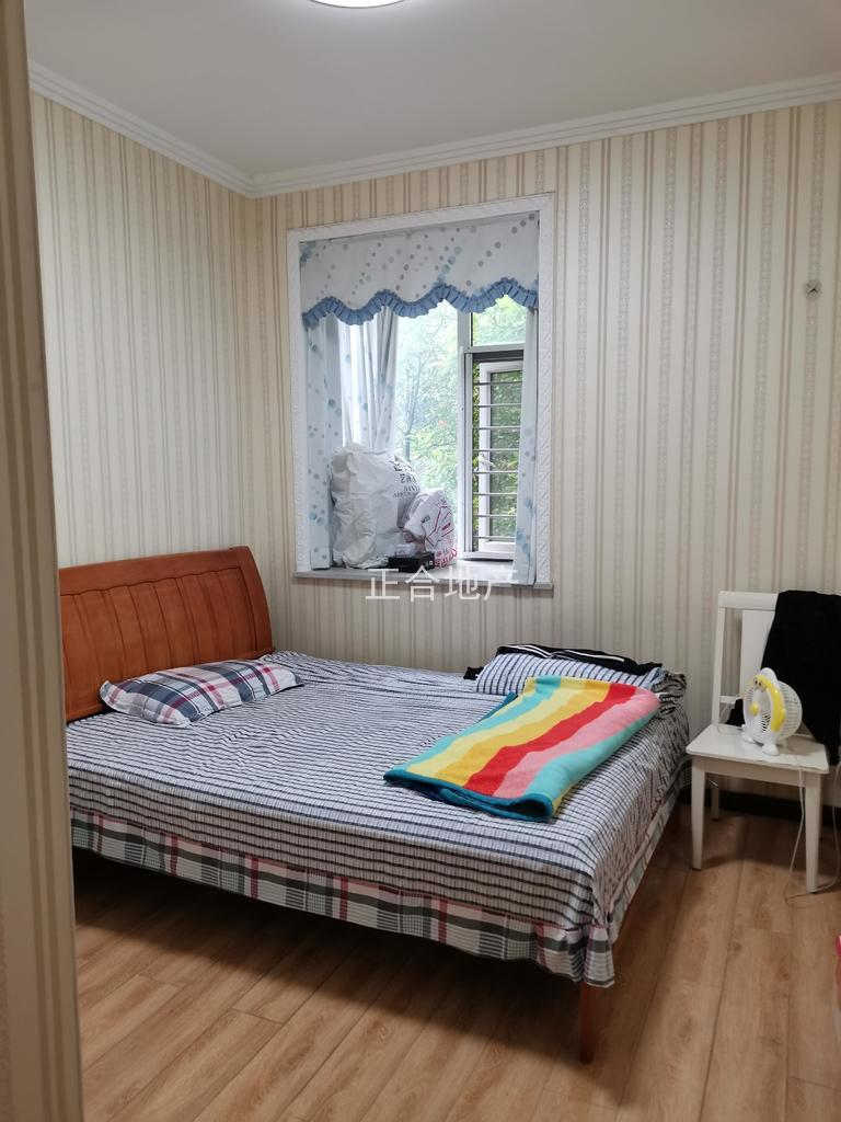 中央华府精装三房