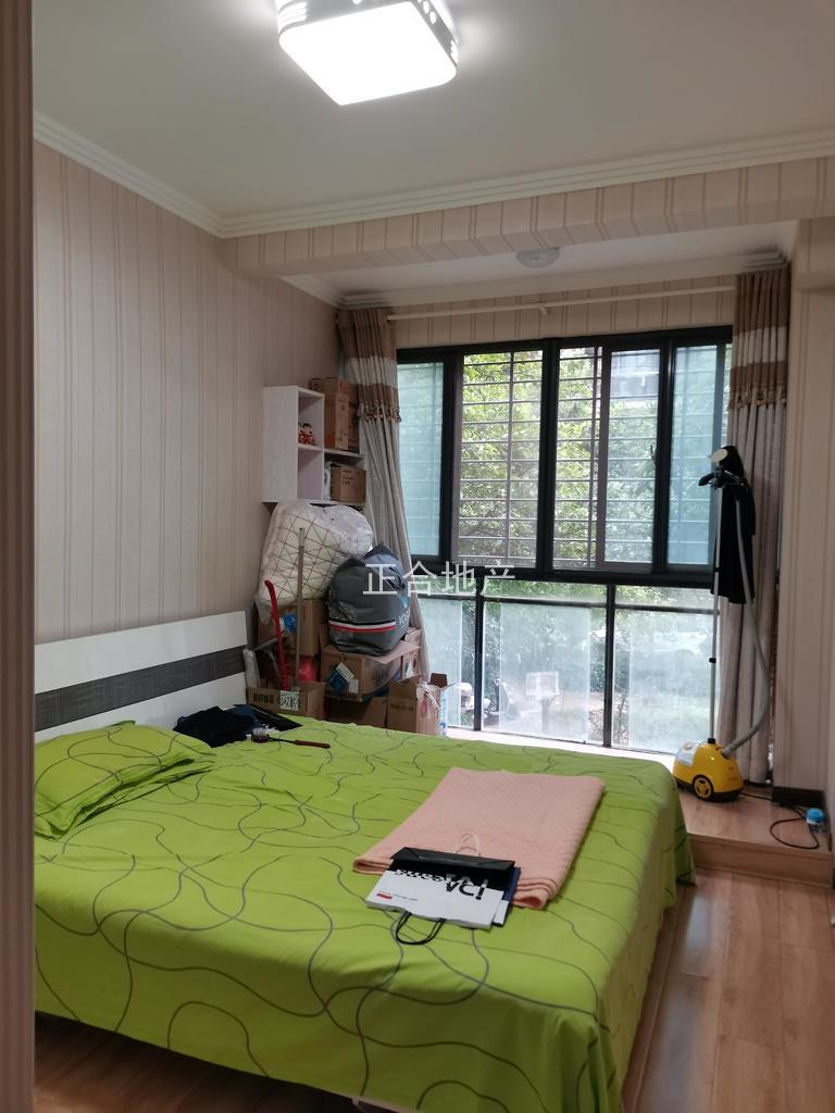 中央华府精装三房