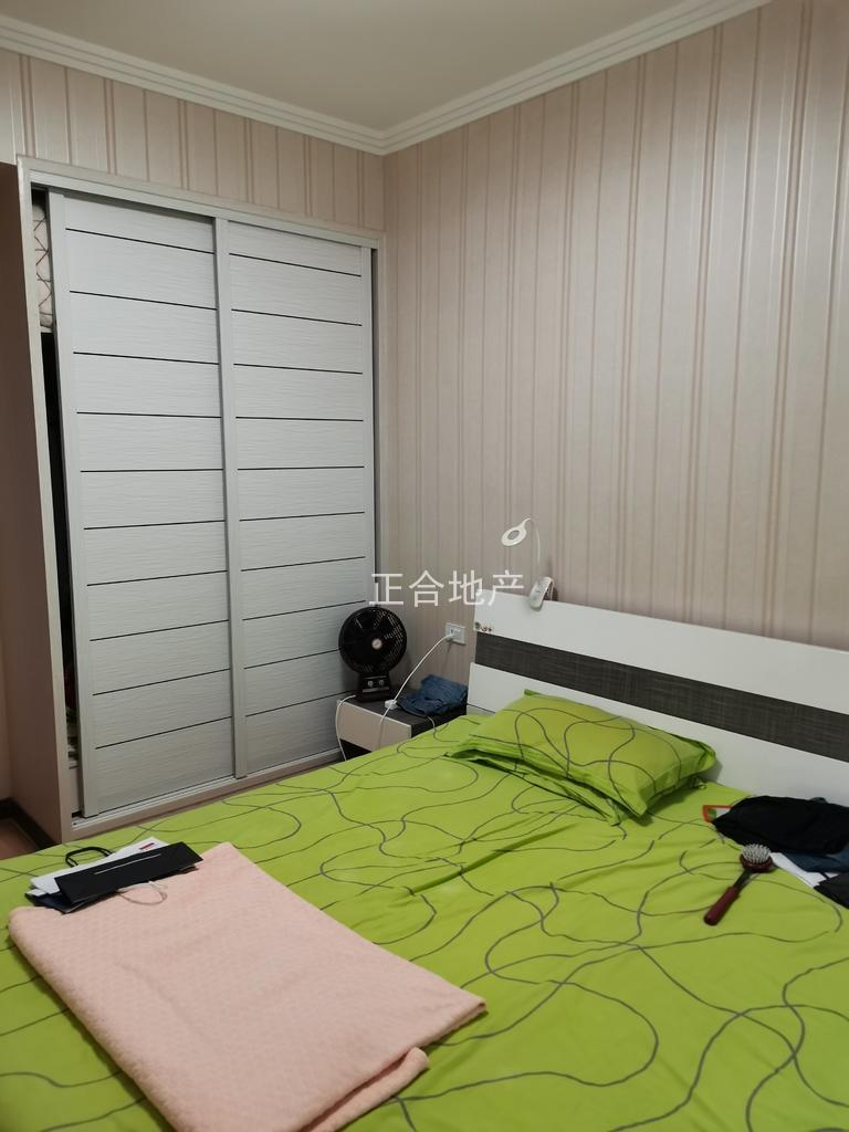 中央华府精装三房