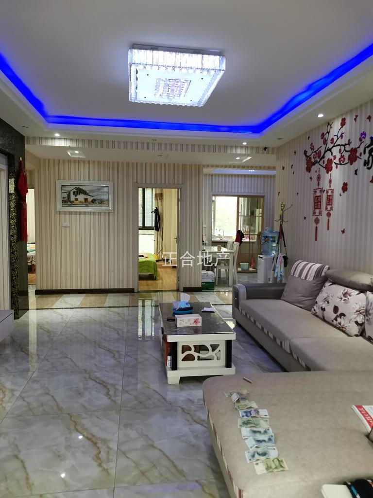 中央华府精装三房