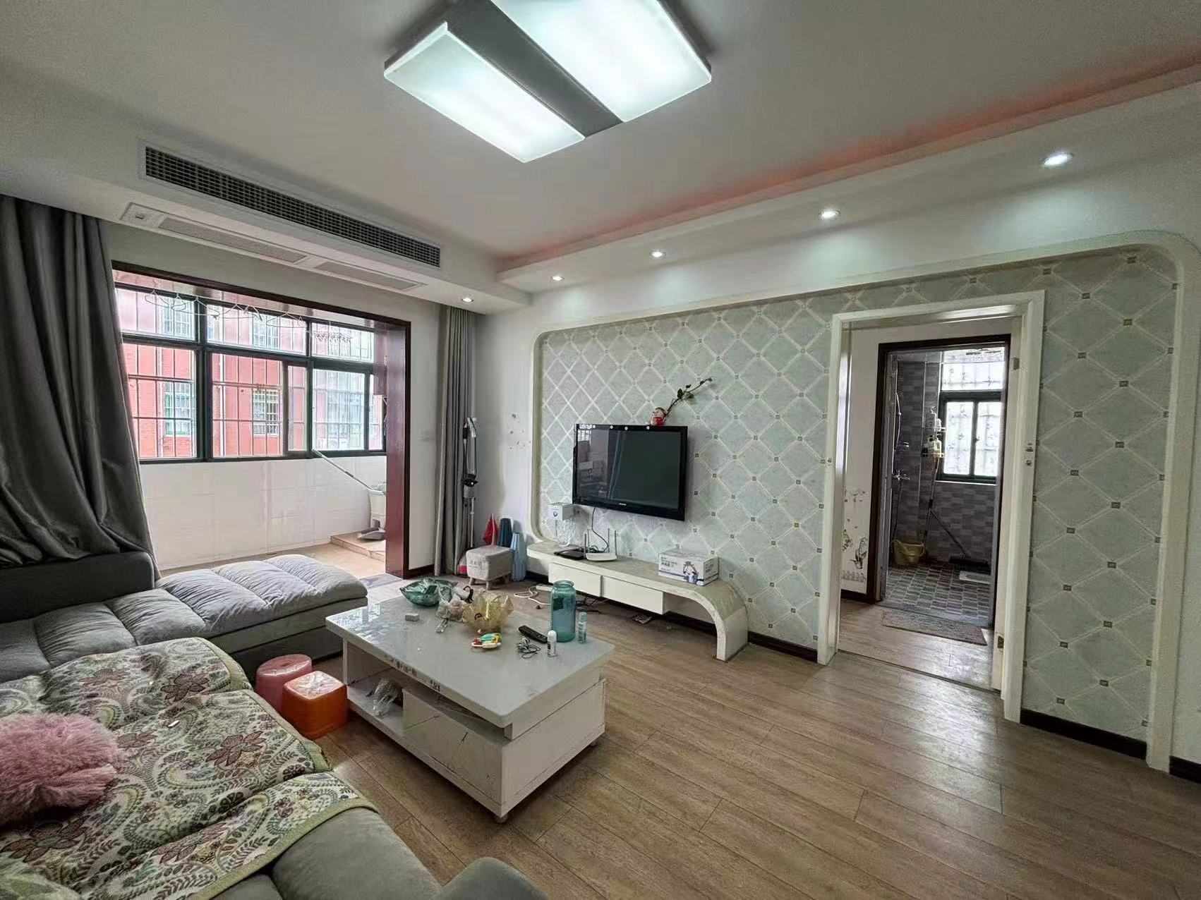 金色港湾.精装三房.小区有出场好停车.看房方便