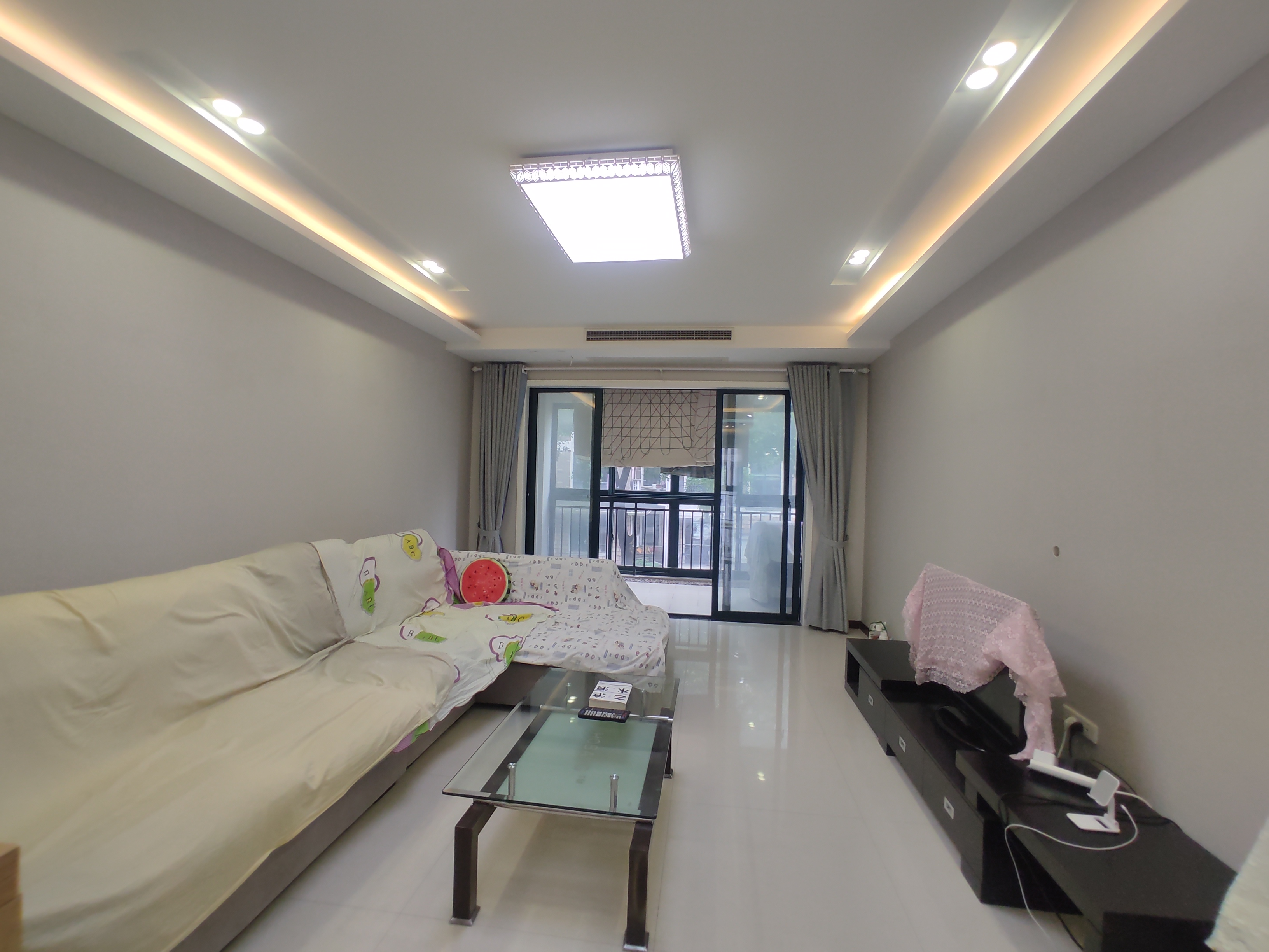 德政金园爱丽舍.精装三房两卫.全屋暖气片.步梯二楼的.证件满二