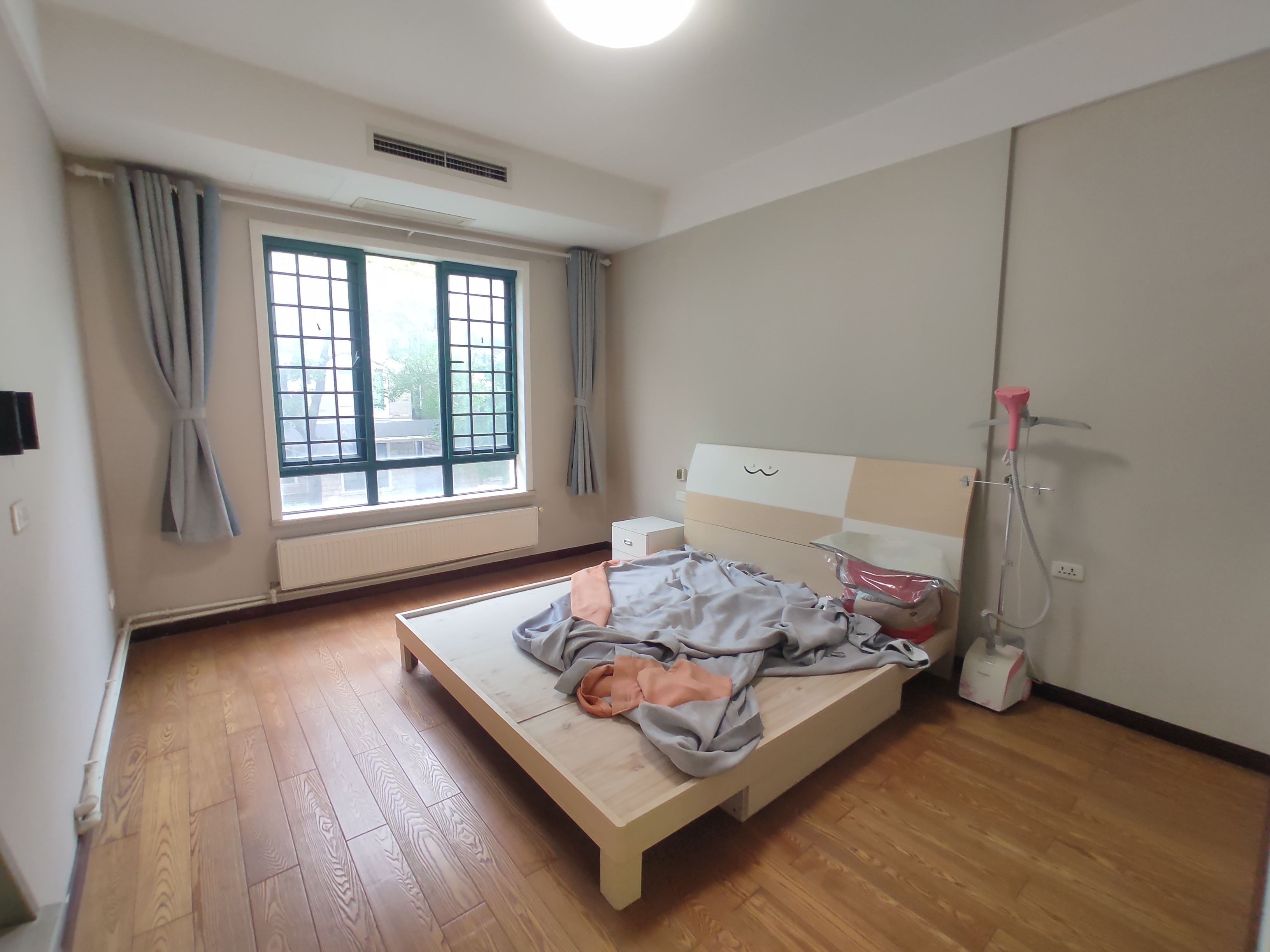 德政金园爱丽舍.精装三房两卫.全屋暖气片.步梯二楼的.证件满二