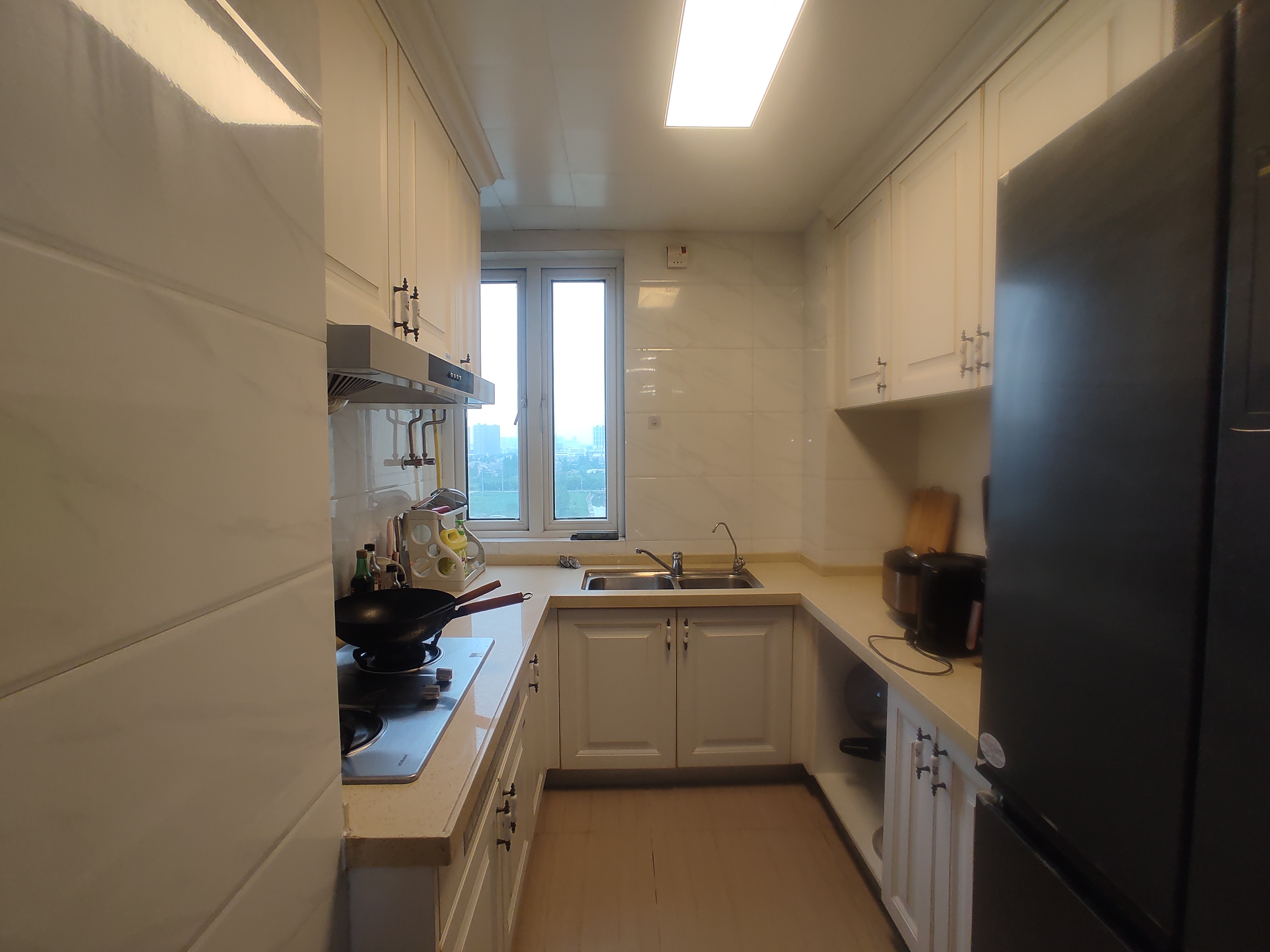 碧桂园.精装四房.证件满二.业主说亏了30几个了.看房方便