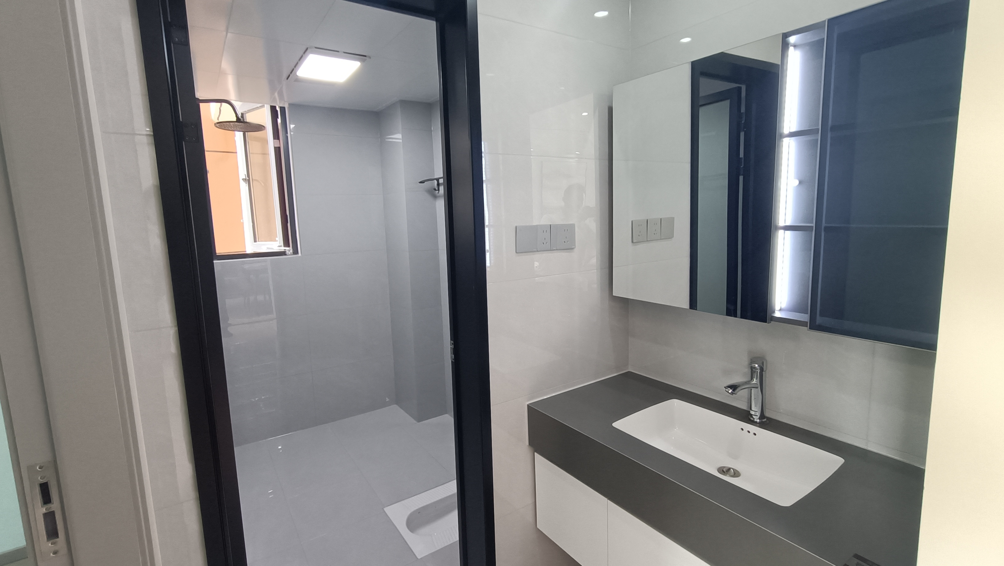 满庭春对面电梯房3室2厅2卫全新精装修