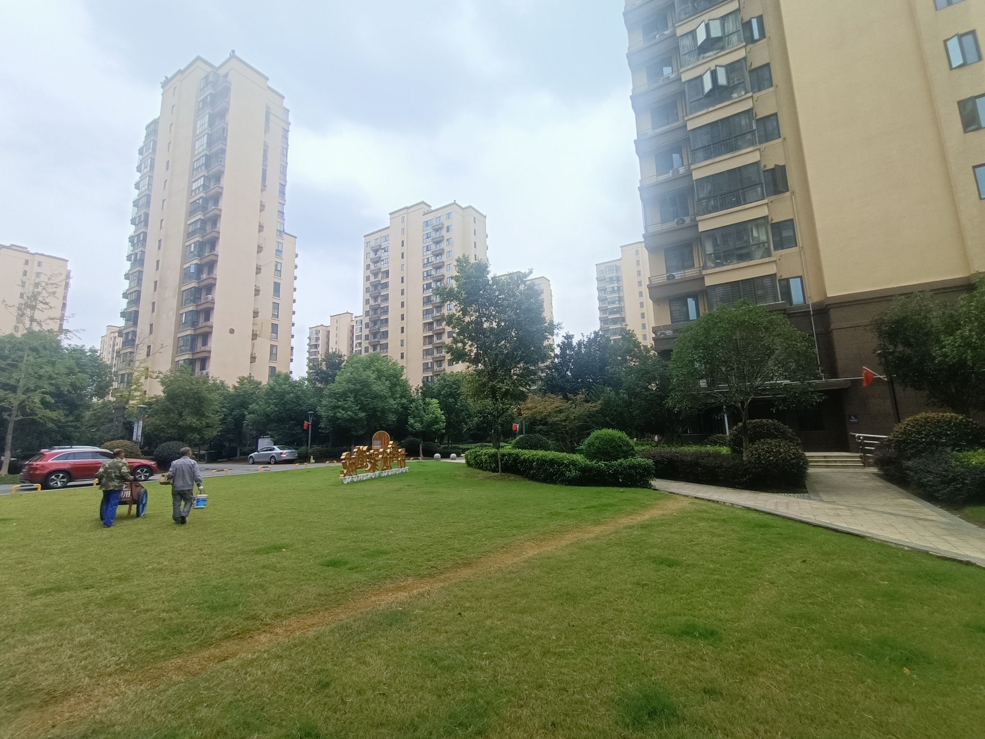 荣怀及第世家 3室2厅2全新毛坯房 优价出售，