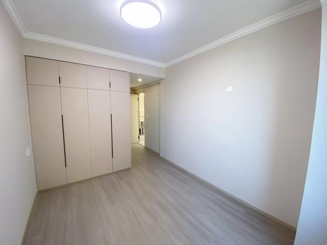 满庭春3室2厅2卫全新精装修优价出售！