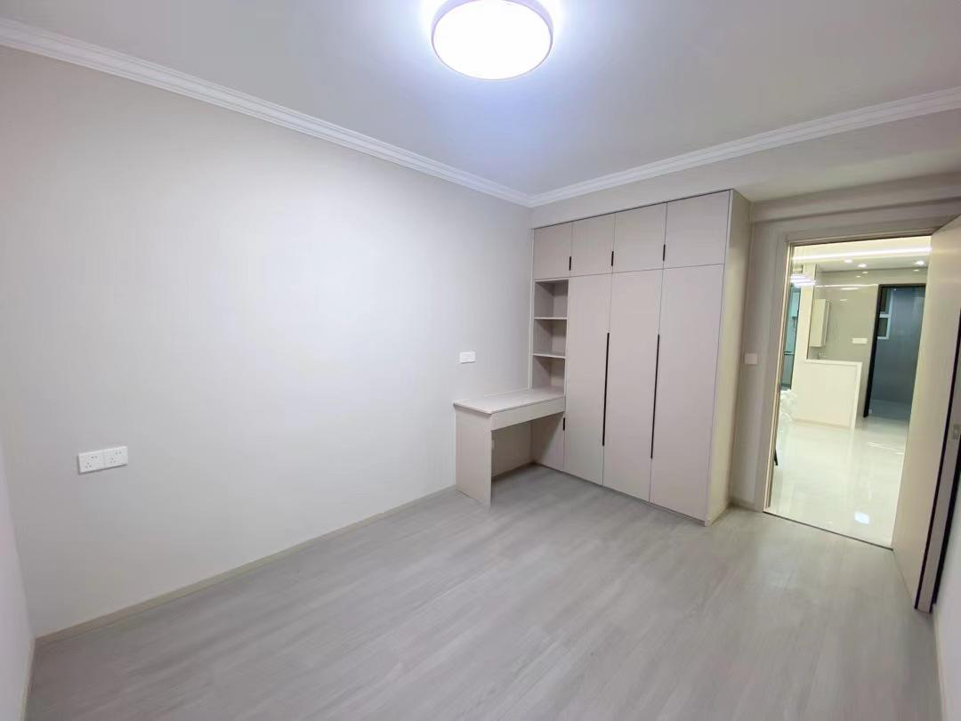 满庭春3室2厅2卫全新精装修优价出售！