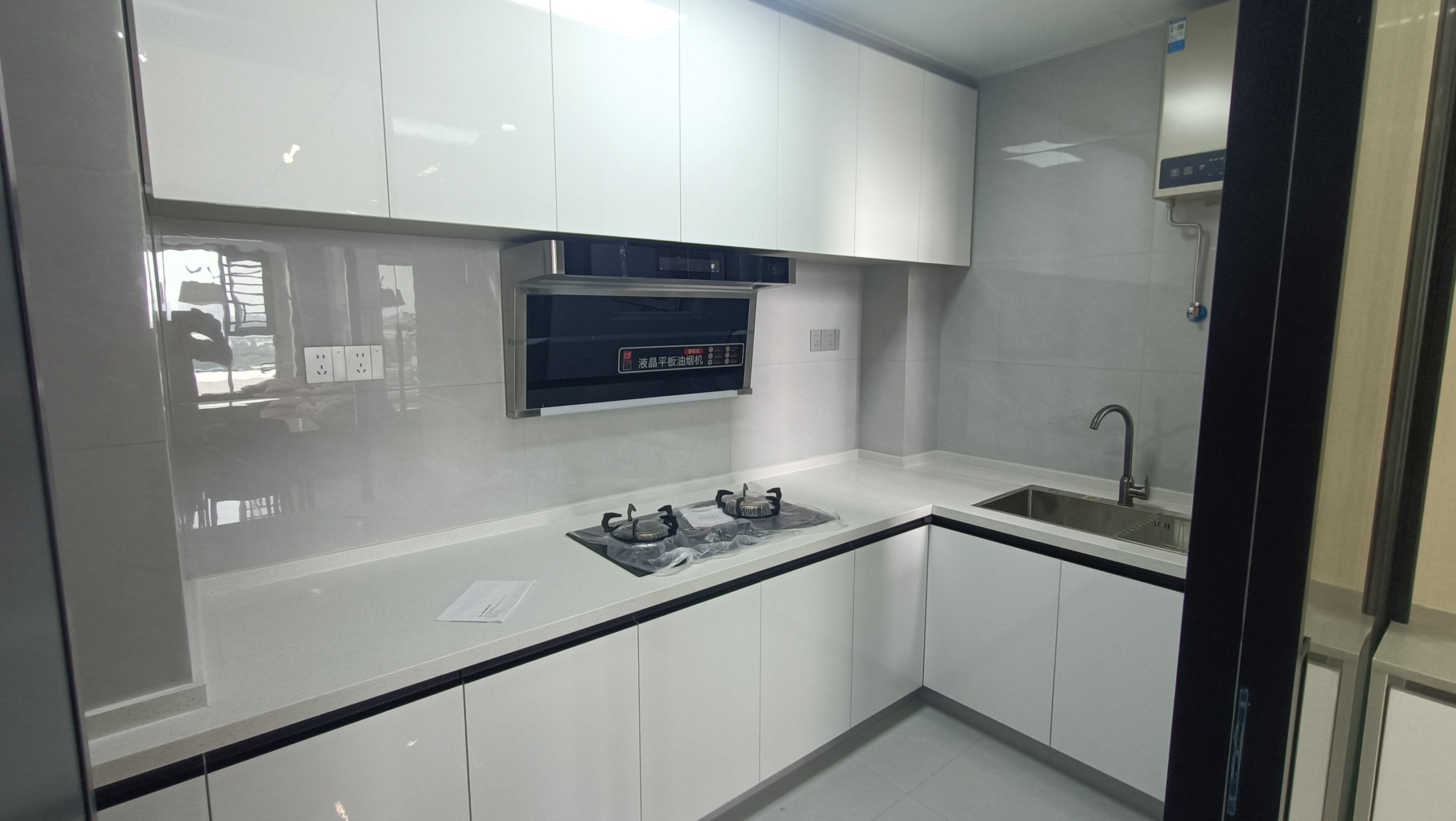 仙桃满庭春3室2厅1卫，全新精装修优价出售！机会难得！