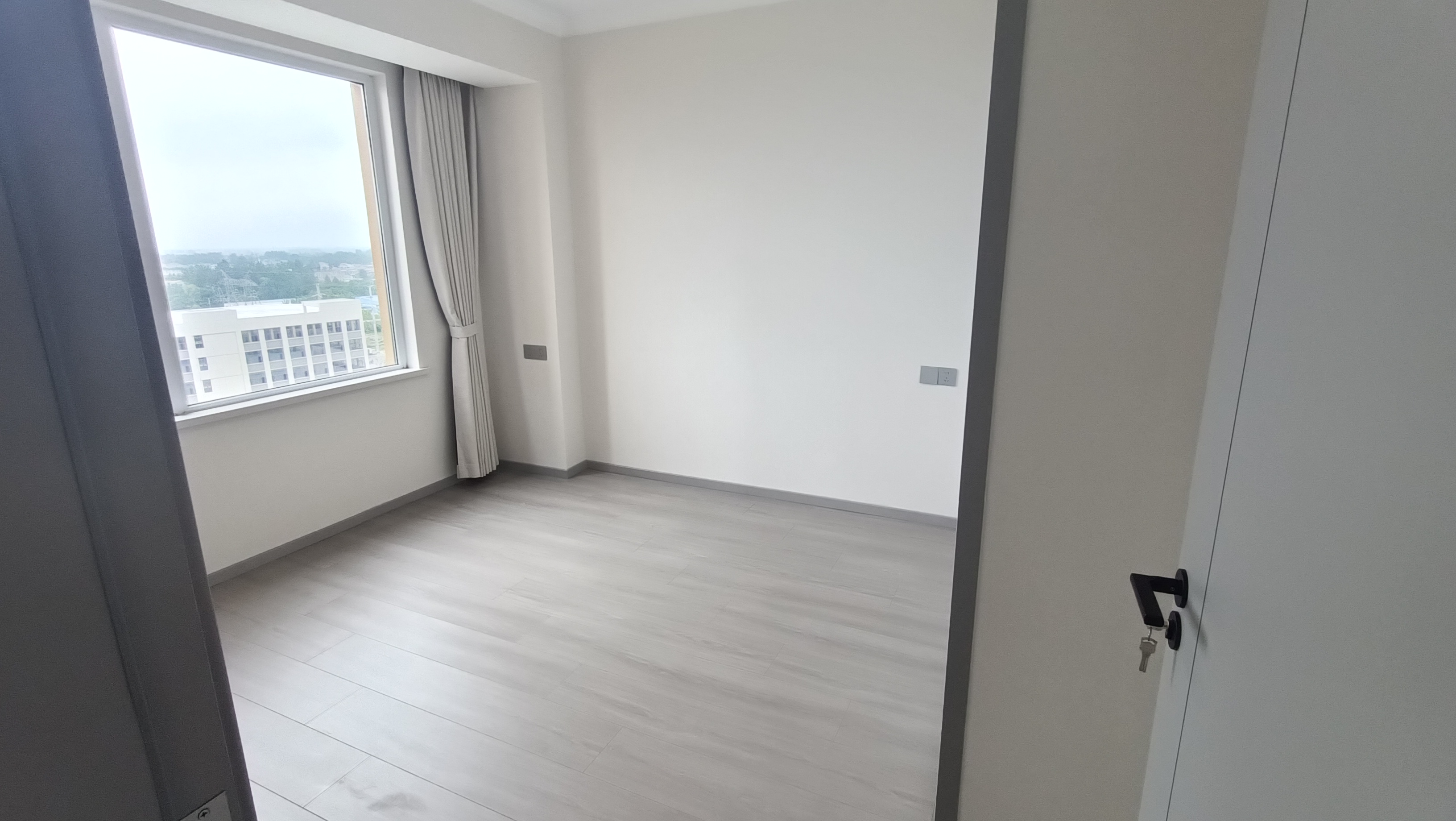 仙桃满庭春3室2厅1卫，全新精装修优价出售！机会难得！