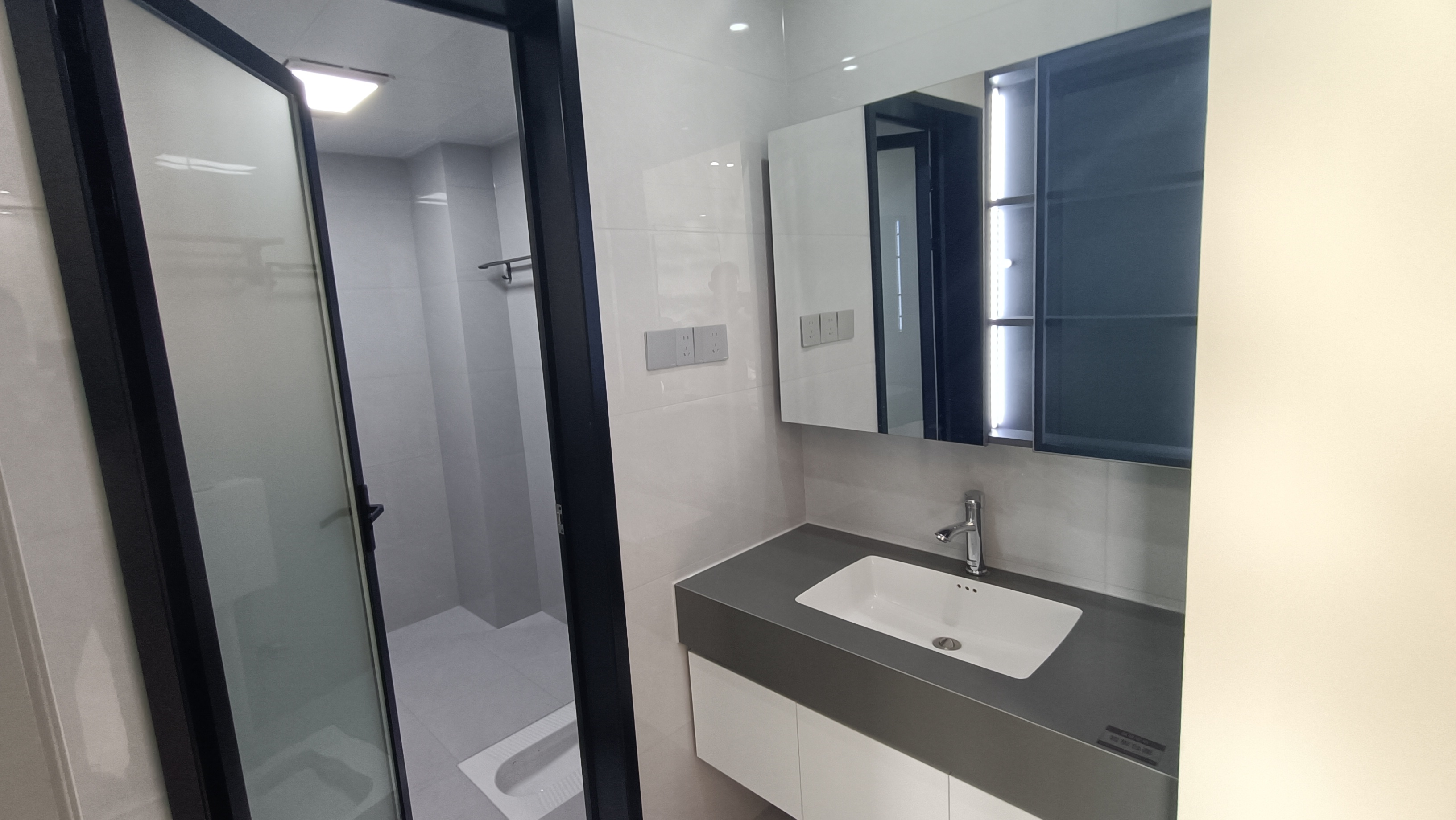 仙桃满庭春3室2厅1卫，全新精装修优价出售！机会难得！