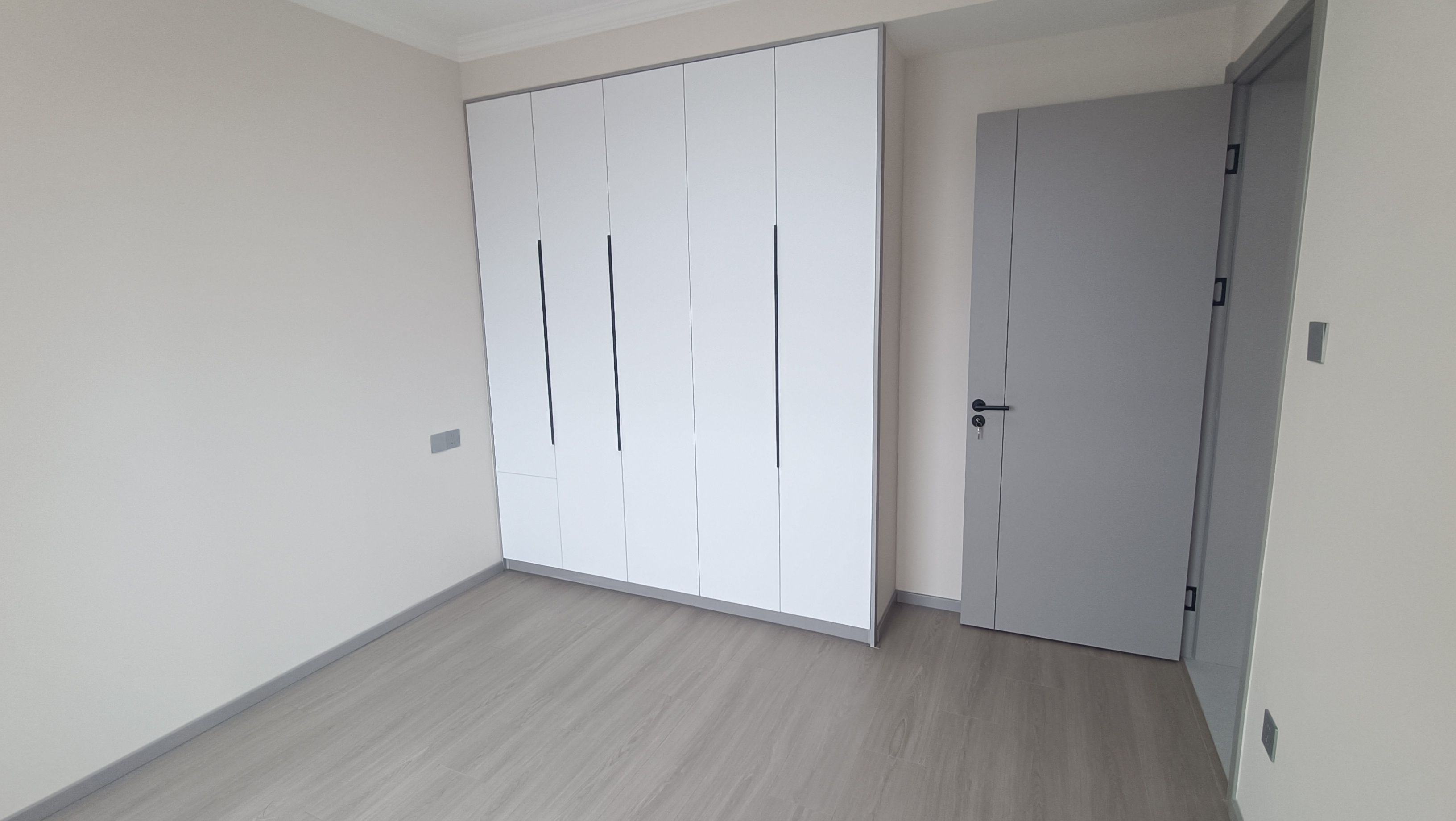 仙桃满庭春3室2厅1卫，全新精装修优价出售！机会难得！