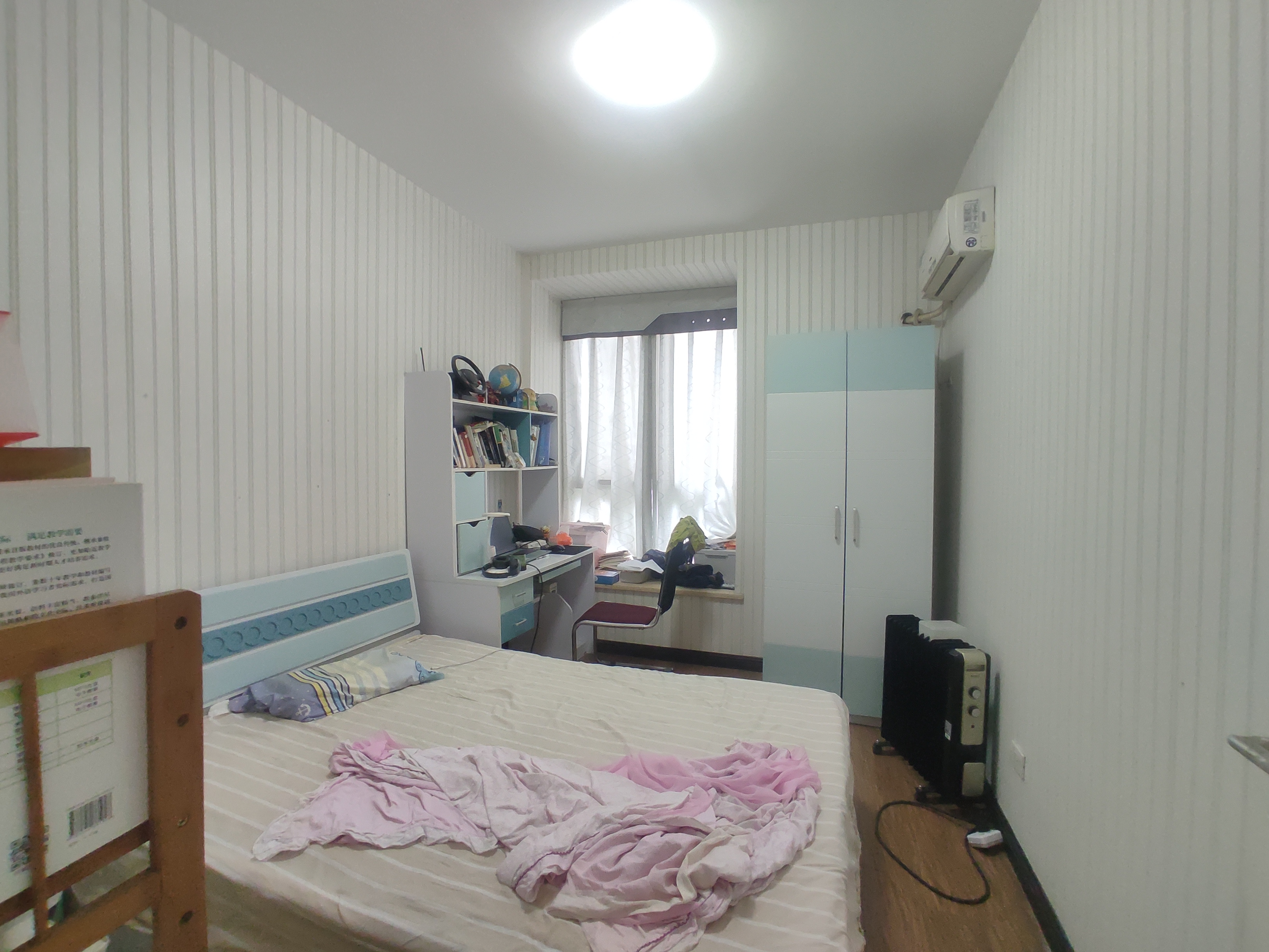 世纪雅园.精装四房.步梯二楼.证件满二.看房方便