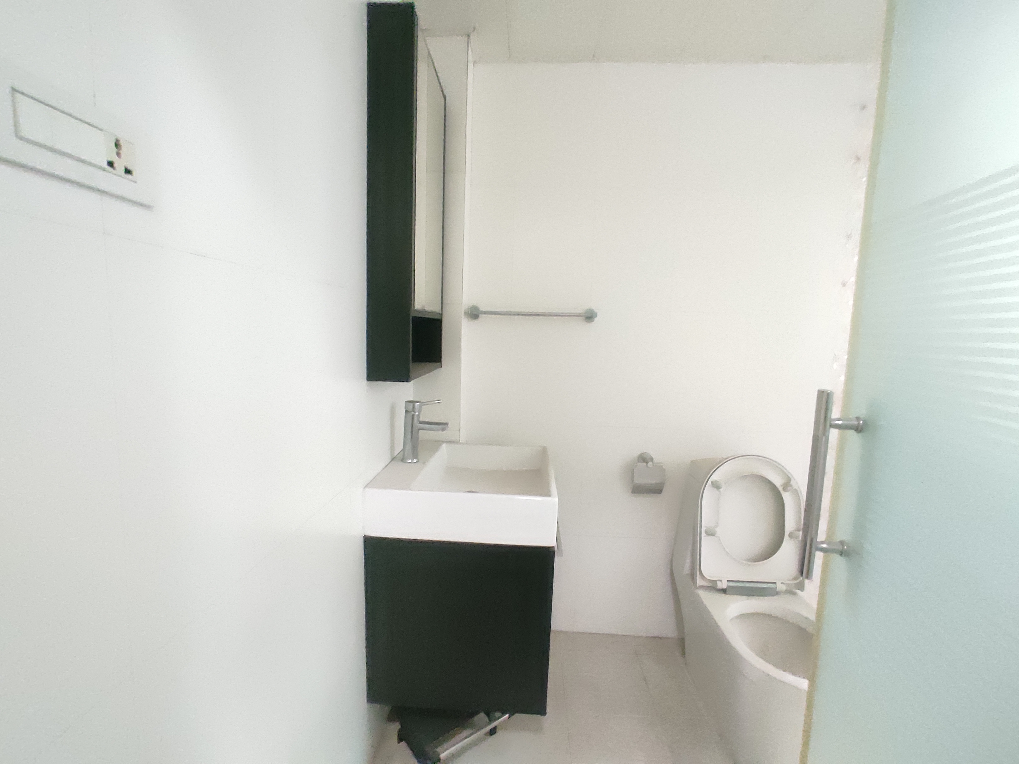 世纪雅园.精装四房.步梯二楼.证件满二.看房方便