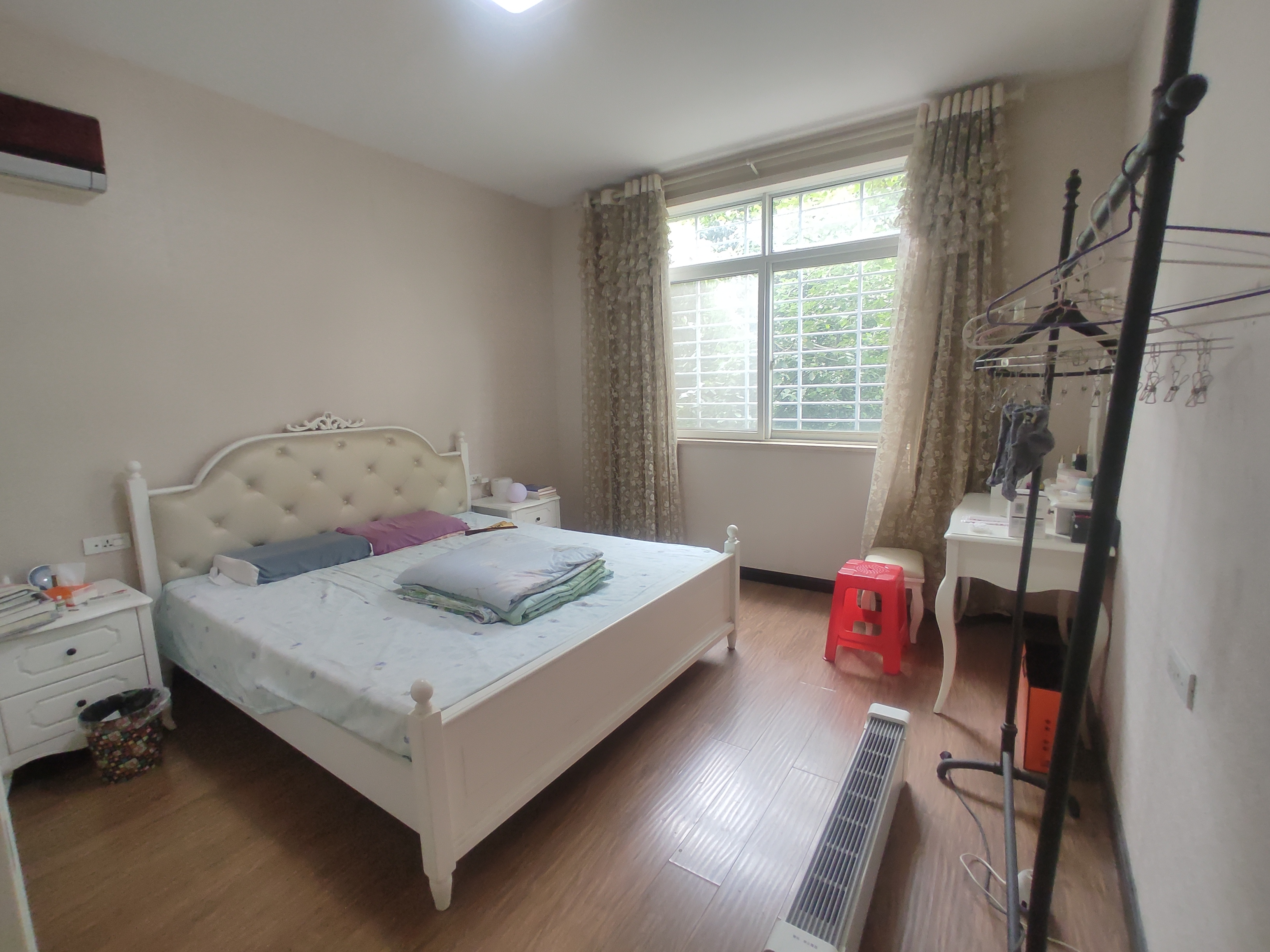 世纪雅园.精装四房.步梯二楼.证件满二.看房方便